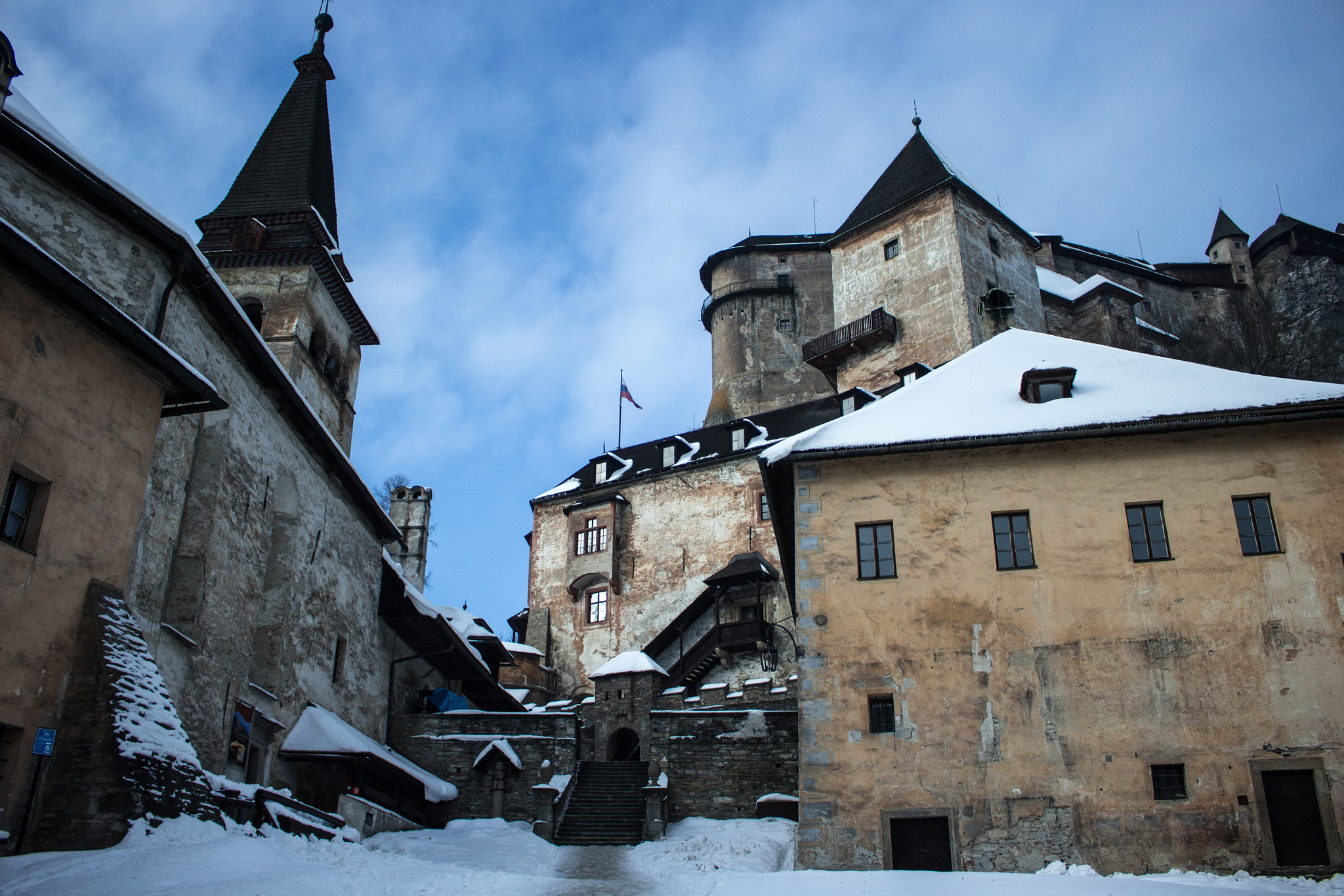 Canon EOS 1200D (EOS Rebel T5 / EOS Kiss X70 / EOS Hi) sample photo. Winter in orava castle photography
