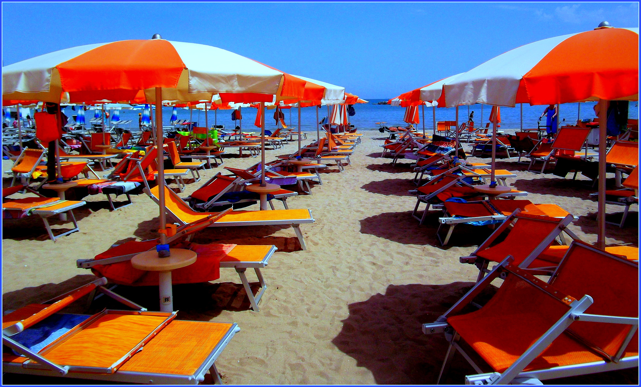 Fujifilm FinePix JX250 sample photo. Bei ricordi estivi, in spiaggia tra tanti colori. photography