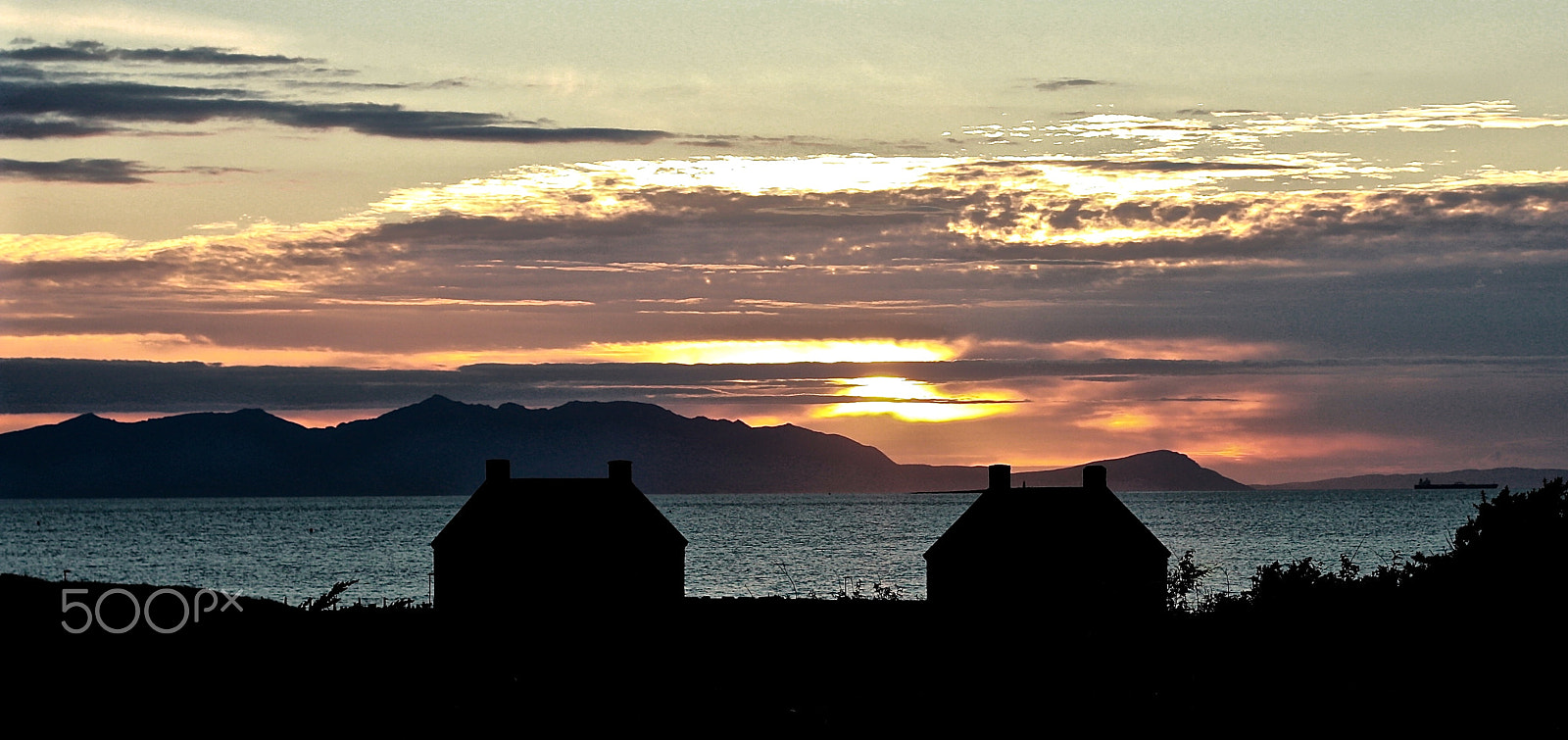 Canon EOS 450D (EOS Rebel XSi / EOS Kiss X2) + Canon EF 50mm f/1.8 sample photo. Sunset over isle of arran. west coast scotland photography