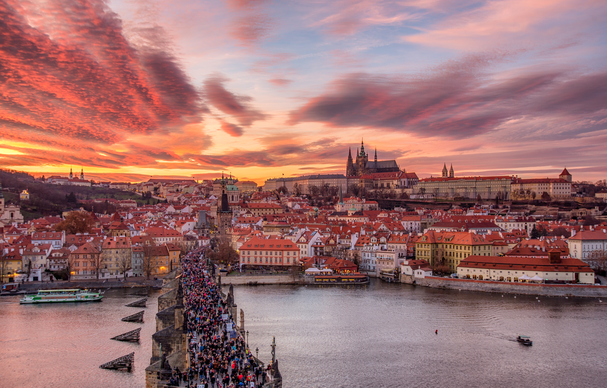 Nikon AF Nikkor 24-85mm F2.8-4D IF sample photo. Hradschin at the sunset photography