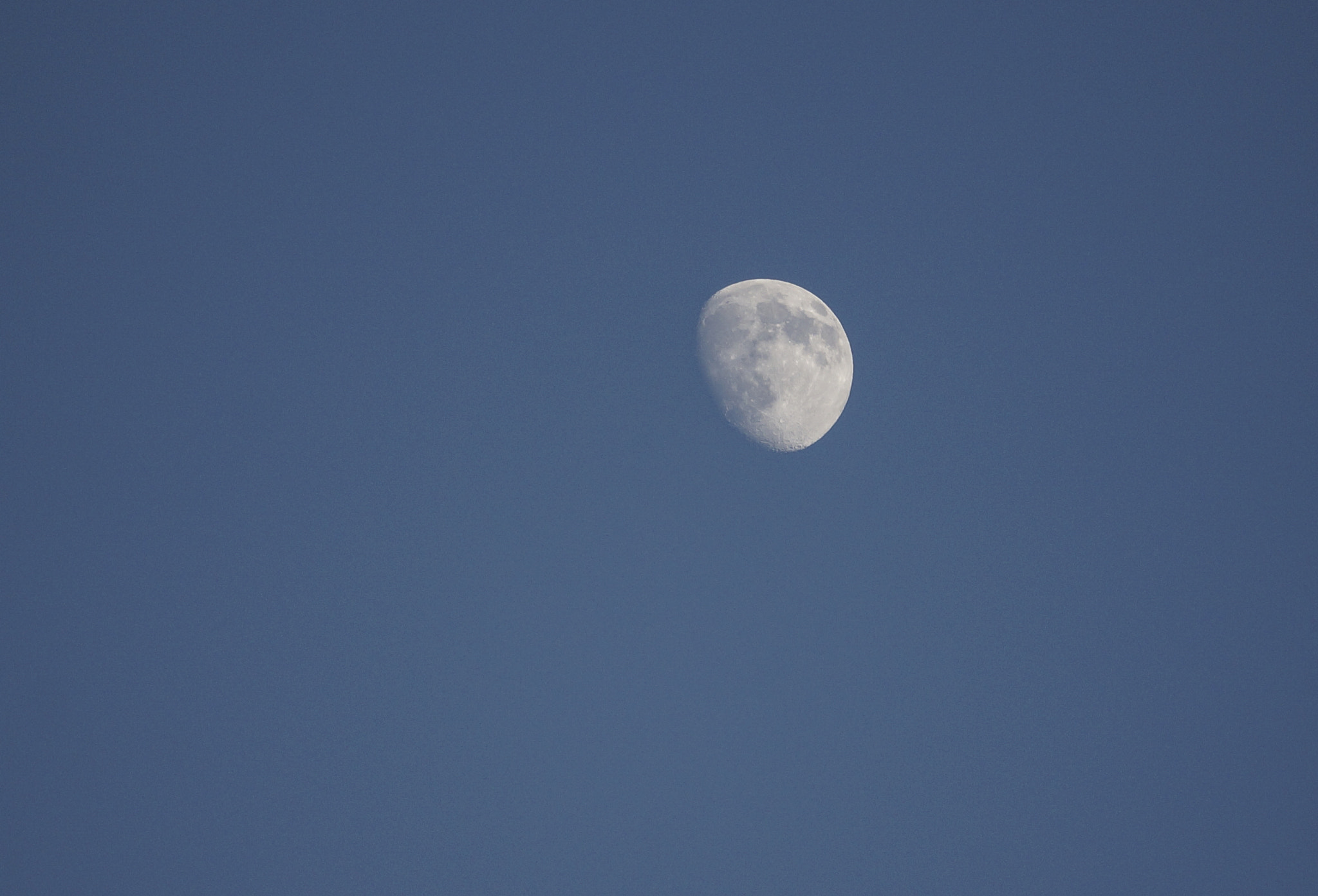 Sony Alpha NEX-5T + Sony E 55-210mm F4.5-6.3 OSS sample photo. Moon photography