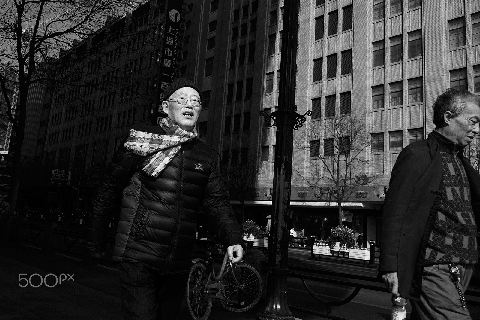 Leica M9 + Summicron-M 35mm f/2 (IV) sample photo. Street scene photography