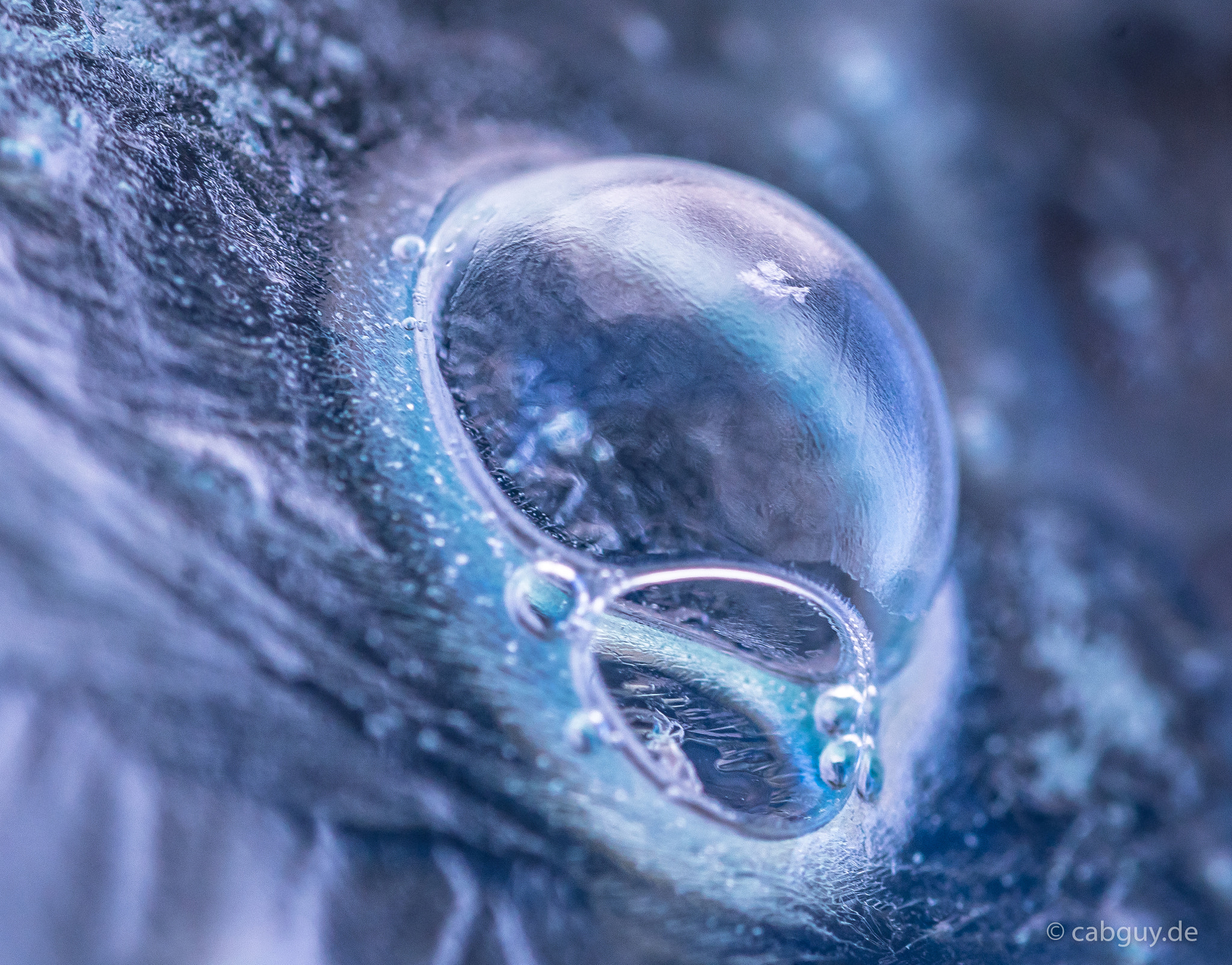 Sony ILCA-77M2 + 105mm F2.8 sample photo. Frozen bubble photography