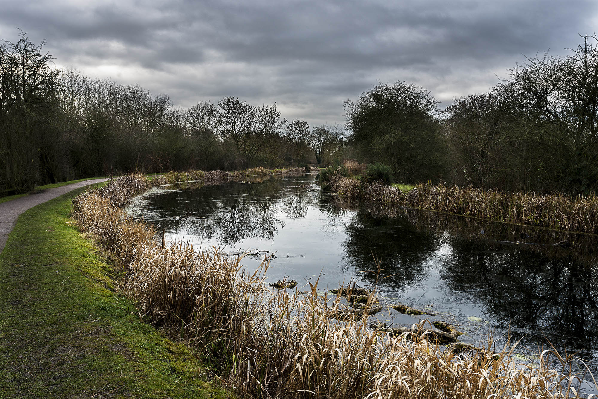 Nikon AF-S Nikkor 17-35mm F2.8D ED-IF sample photo. Grand union canal photography