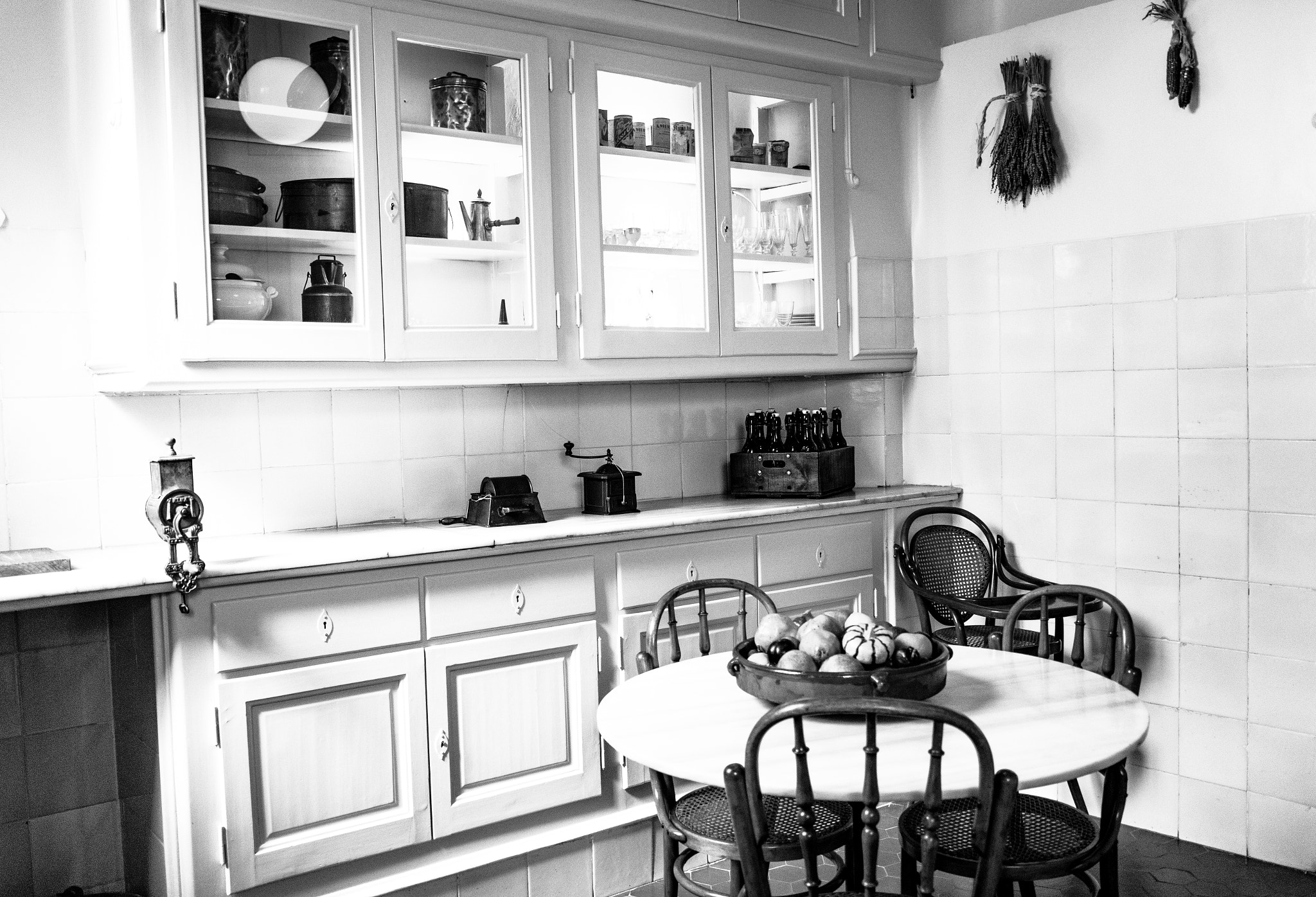 Canon EOS 7D Mark II + Canon EF 75-300mm F4.0-5.6 IS USM sample photo. The kitchen (casa milà) photography