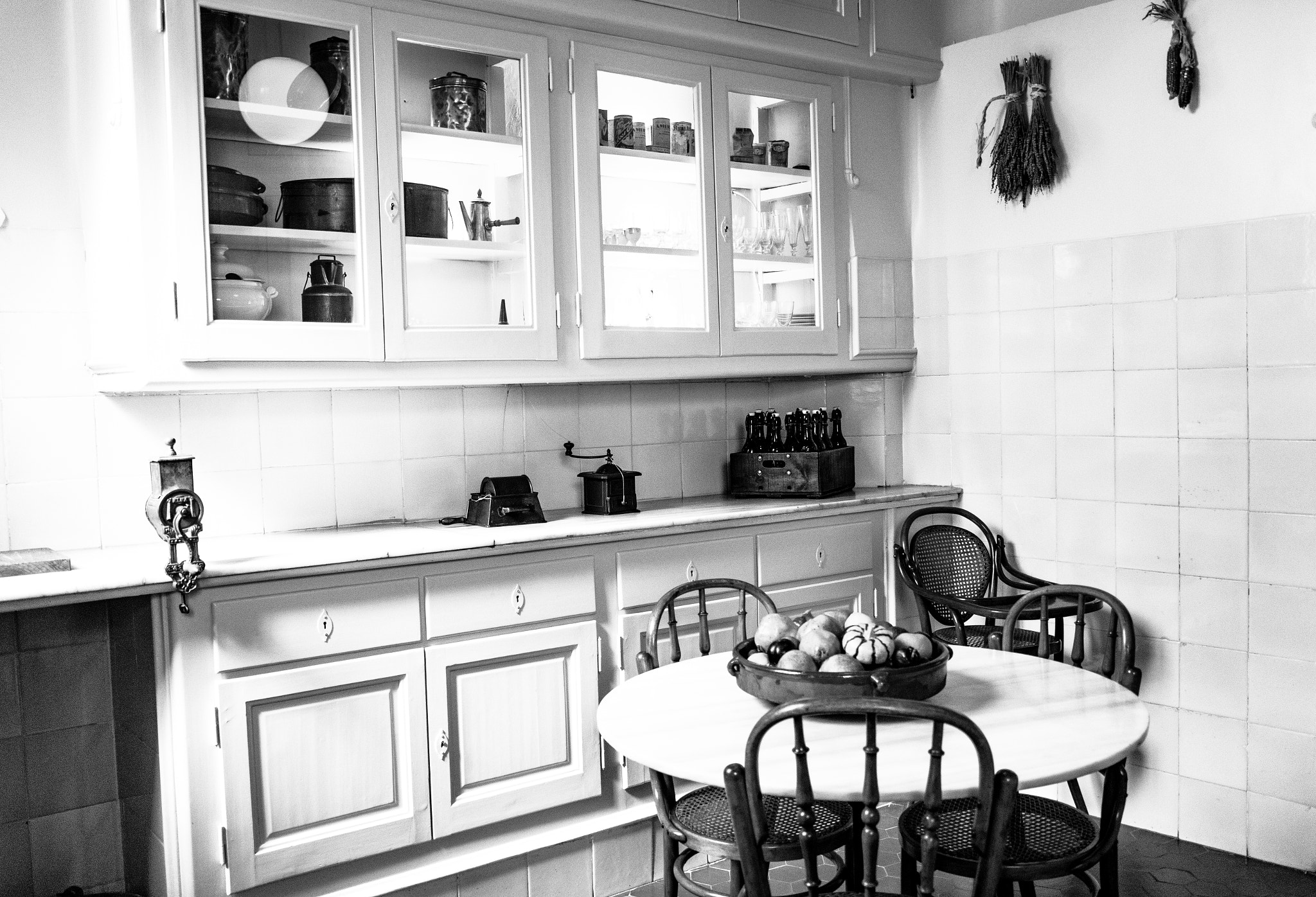Canon EF 75-300mm F4.0-5.6 IS USM sample photo. The kitchen (casa milà) photography