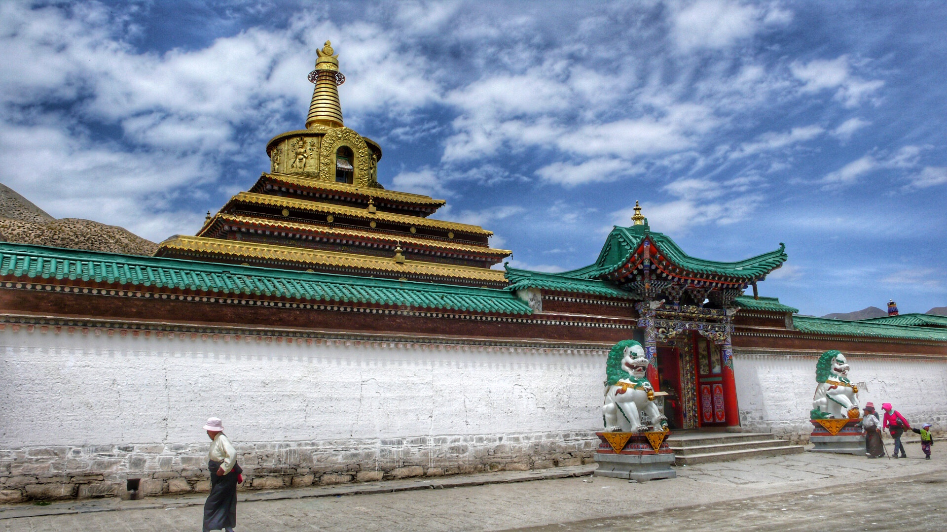 Panasonic DMC-LX2 sample photo. Labrang monastery in gansu province photography