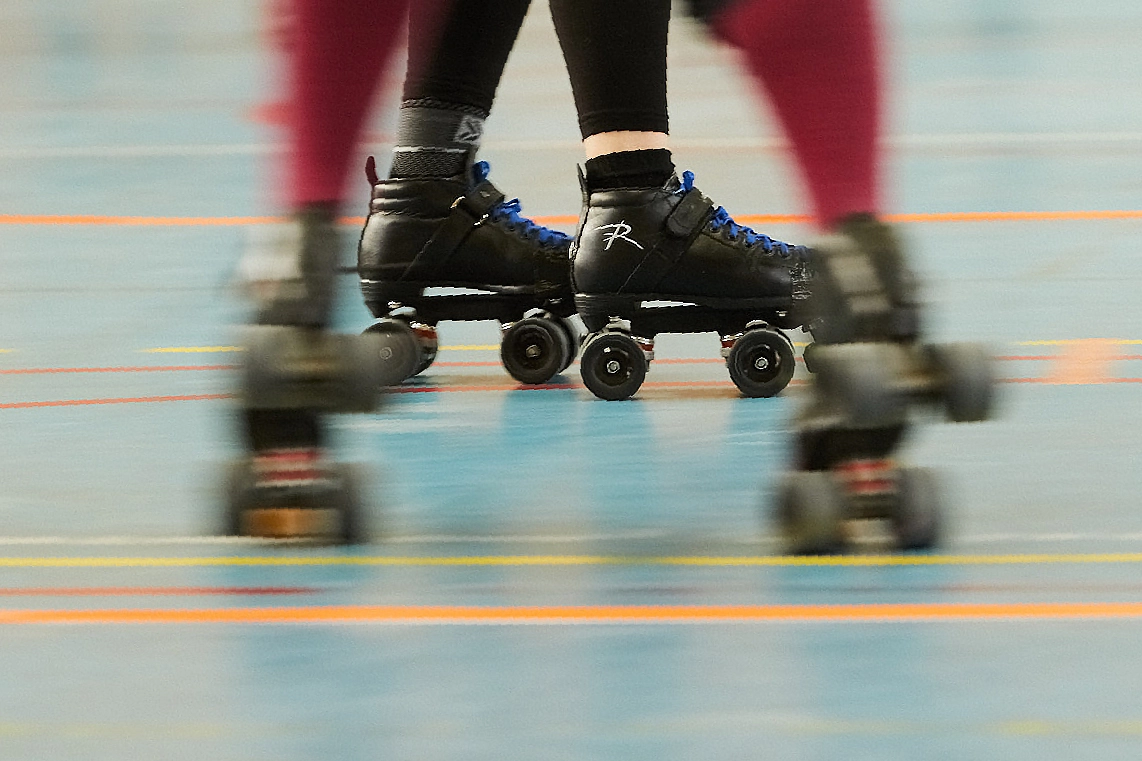 Canon EF 70-200mm F2.8L IS USM sample photo. Roller derby photography