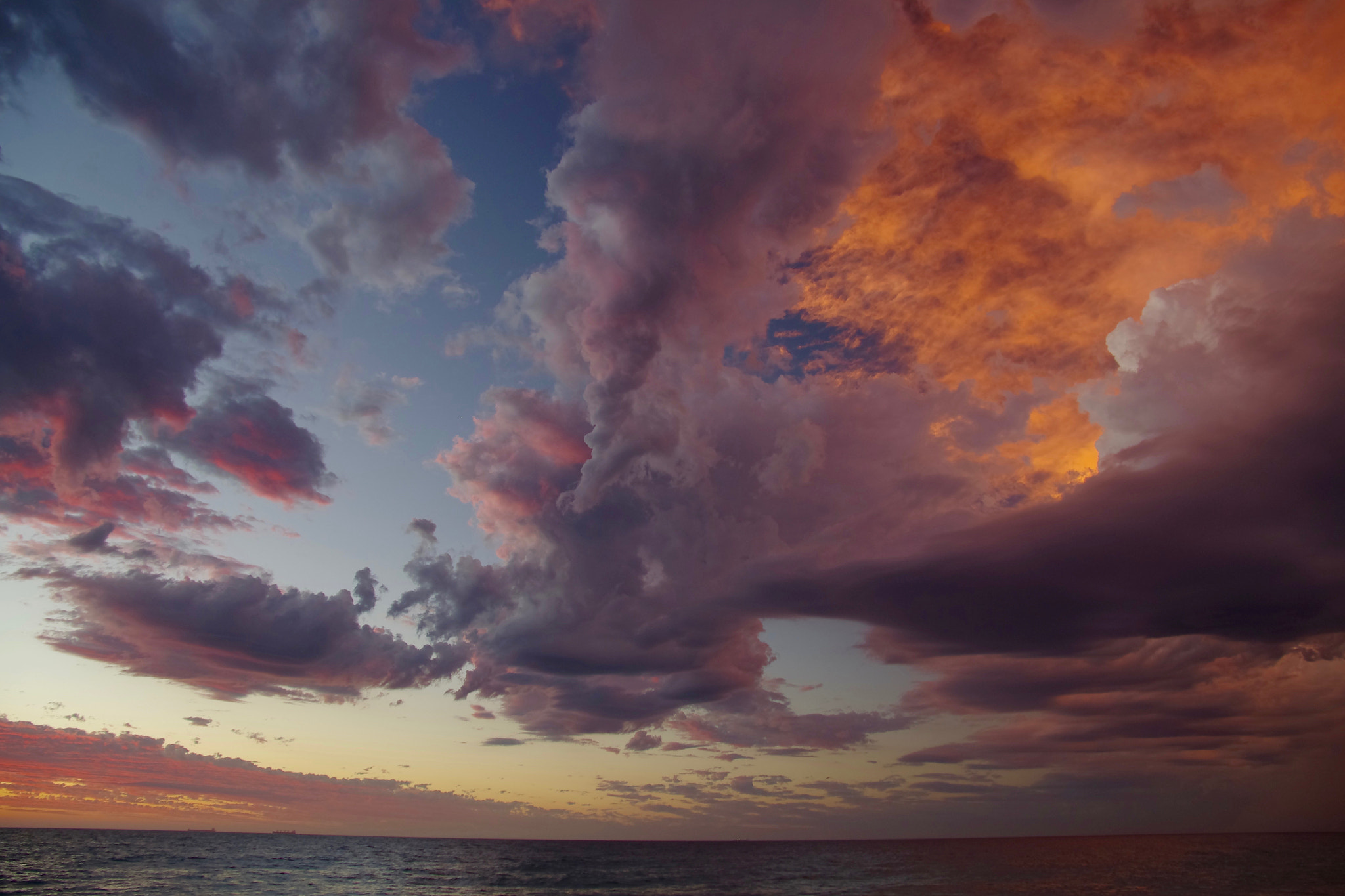 Pentax smc DA* 16-50mm F2.8 ED AL (IF) SDM sample photo. Sunset at city beach photography