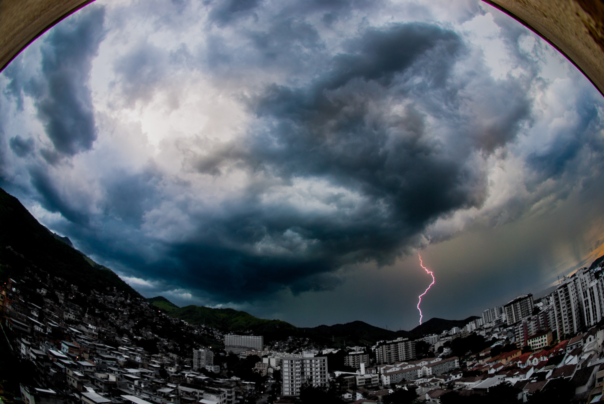 Sigma 10mm F2.8 EX DC HSM Diagonal Fisheye sample photo. Lightning photography