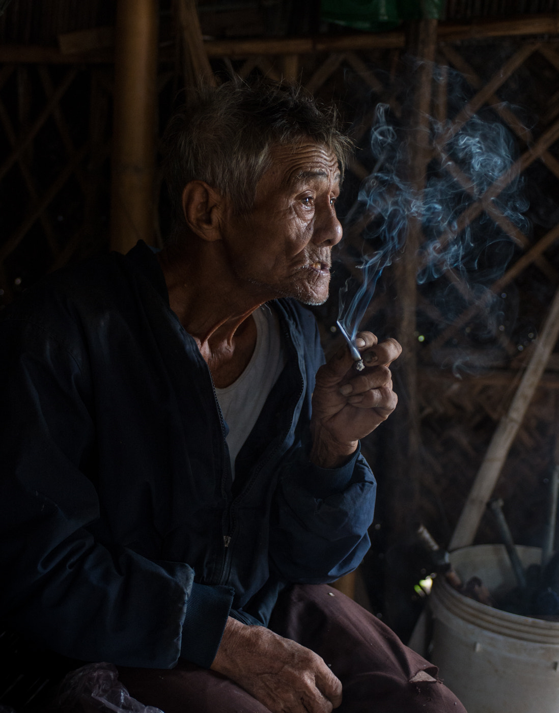 Nikon Df + Nikon AF-S Nikkor 28-70mm F2.8 ED-IF sample photo. Bamboo boat weaver, vietnam photography