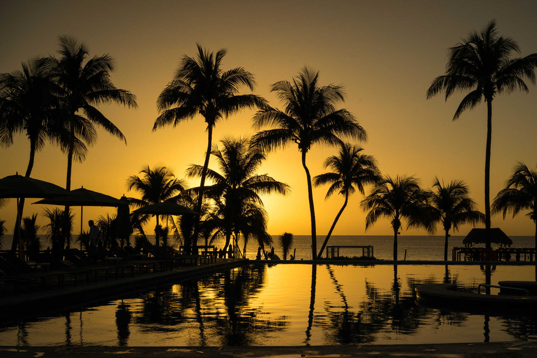 Sony a7R + Sony Sonnar T* FE 35mm F2.8 ZA sample photo. Sunset in playa del carmen photography