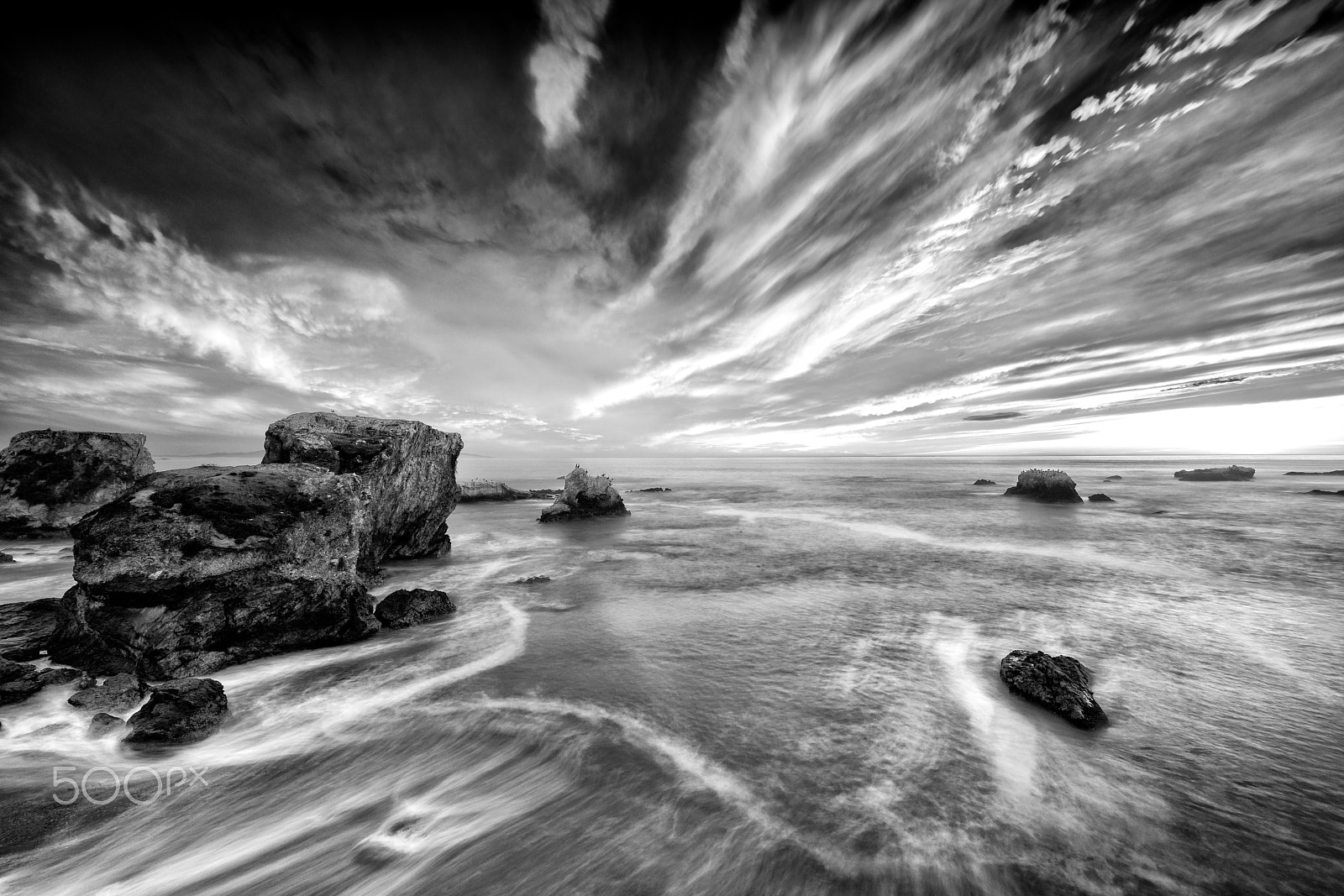 Sony a7R II + Voigtlander SUPER WIDE-HELIAR 15mm F4.5 III sample photo. Shell beach black and white photography