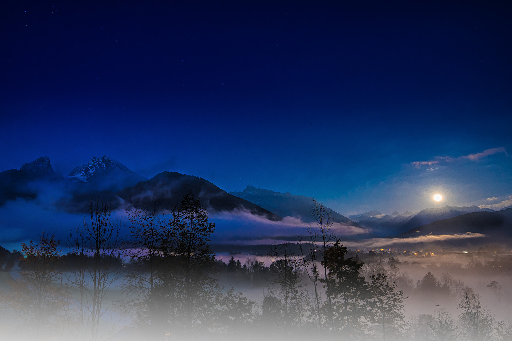 Tamron SP 15-30mm F2.8 Di VC USD sample photo. Moonset in silence photography