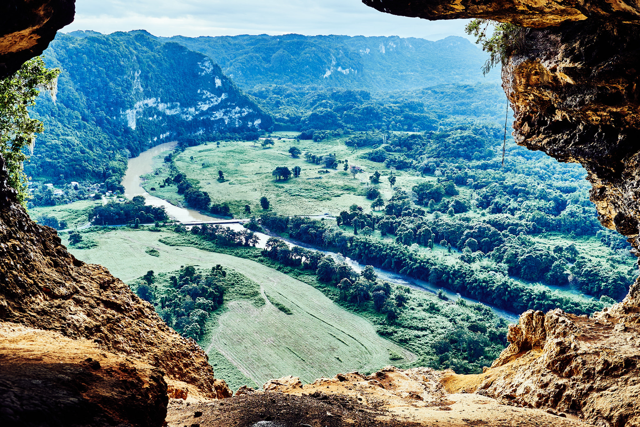 Fujifilm X-E1 + Fujifilm XF 23mm F1.4 R sample photo. Window cave puerto rico photography