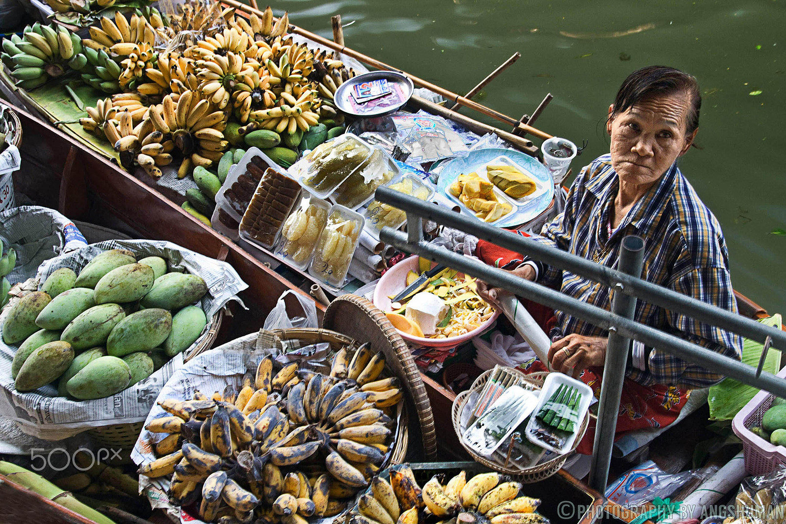 Sigma 18-50mm f/2.8 Macro sample photo. Floating tropical fruit shop photography