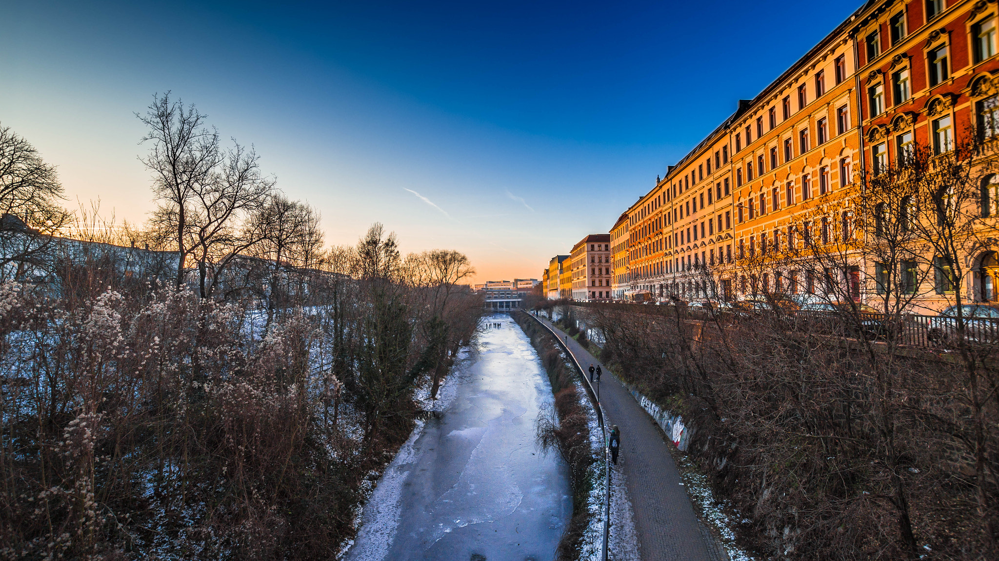 Sony SLT-A58 sample photo. Sun sets in a german neighborhood photography