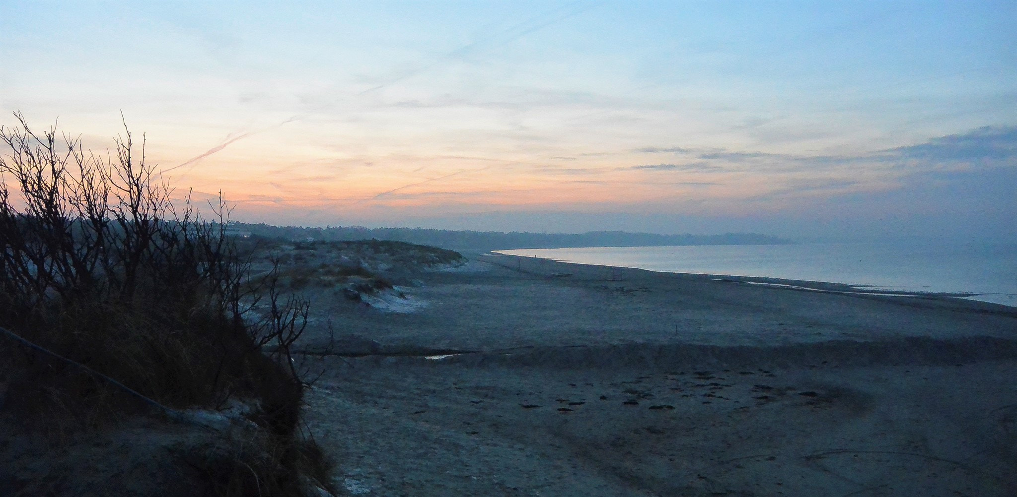 Nikon 1 Nikkor 11-27.5mm F3.5-5.6 sample photo. Misty beach... photography