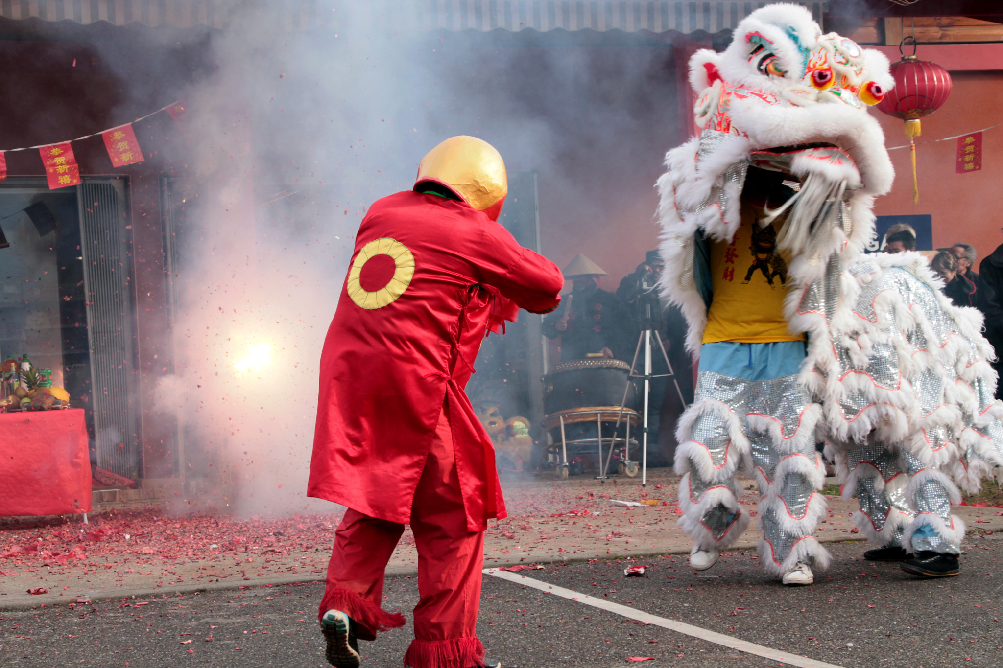 Canon EOS 1100D (EOS Rebel T3 / EOS Kiss X50) + Canon TS-E 90mm F2.8 Tilt-Shift sample photo. Dragon dance photography