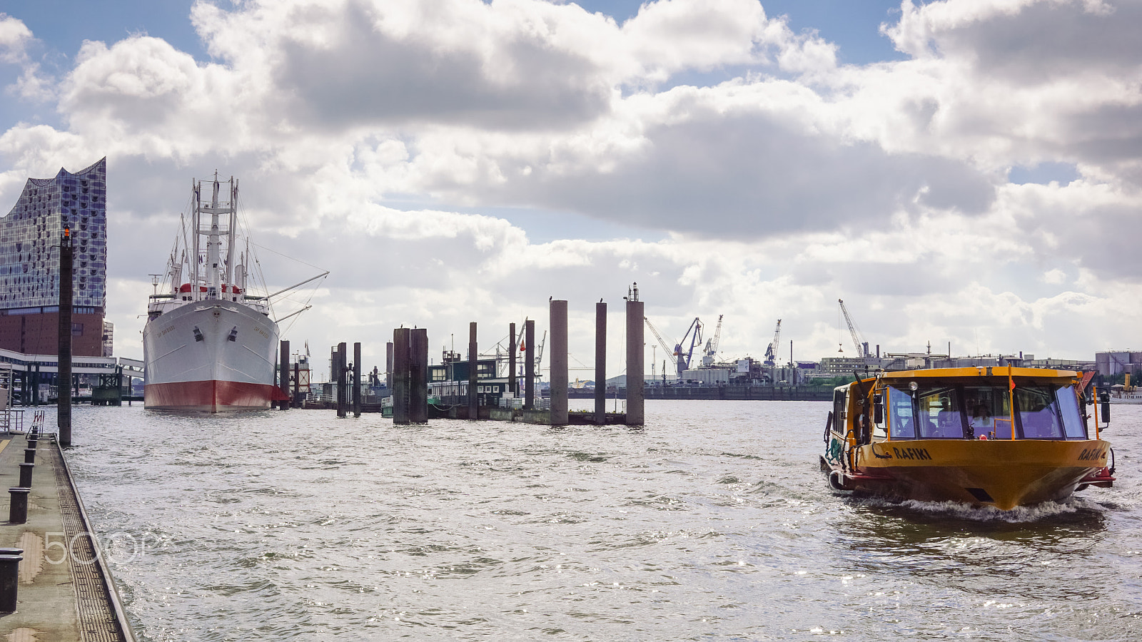 Sony a6000 + Sony Sonnar T* FE 35mm F2.8 ZA sample photo. Boats photography