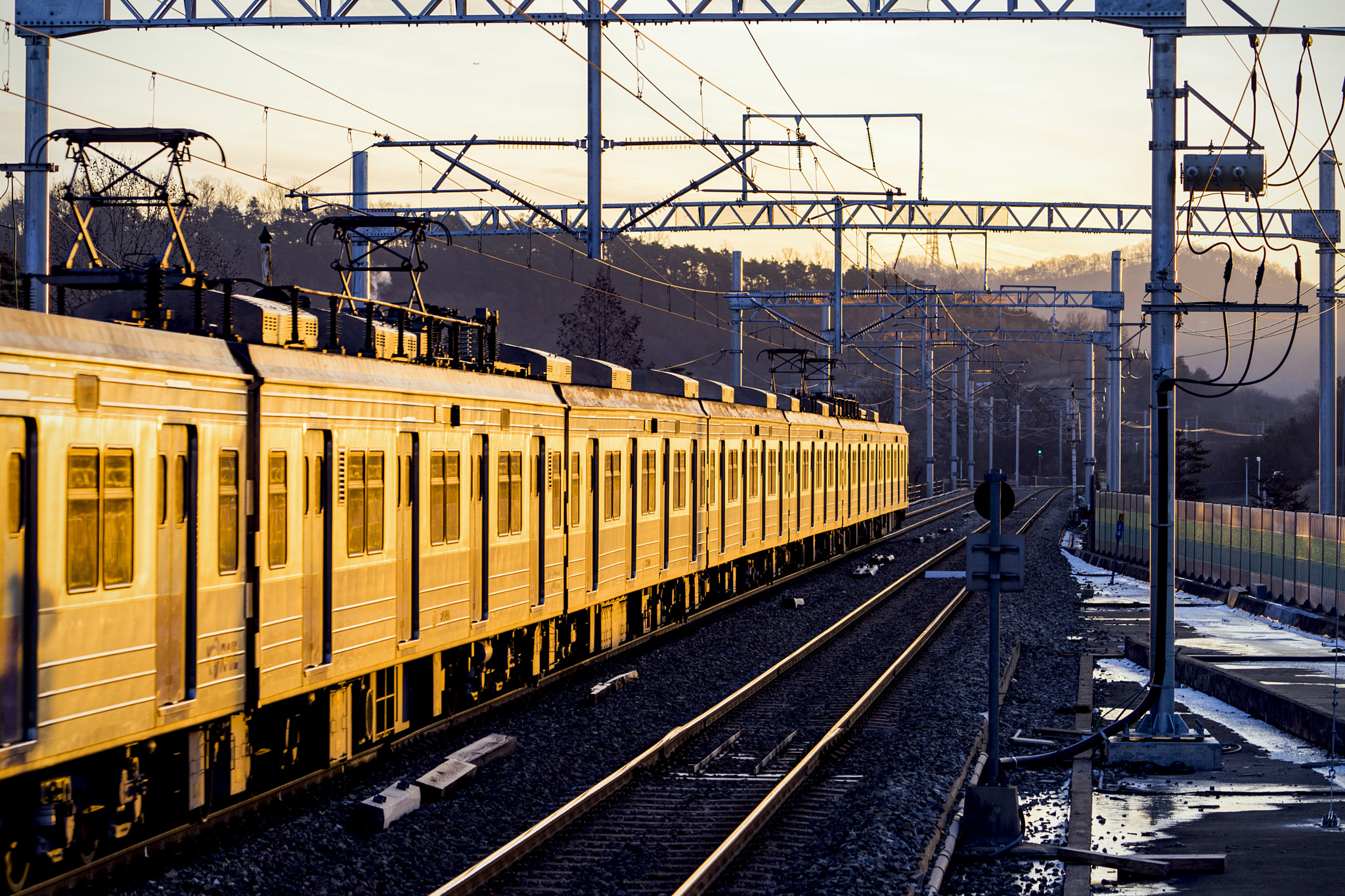 Sony a7R + Sony FE 70-200mm F4 G OSS sample photo. Sunrise of the lunar new year's day at jungang station. photography