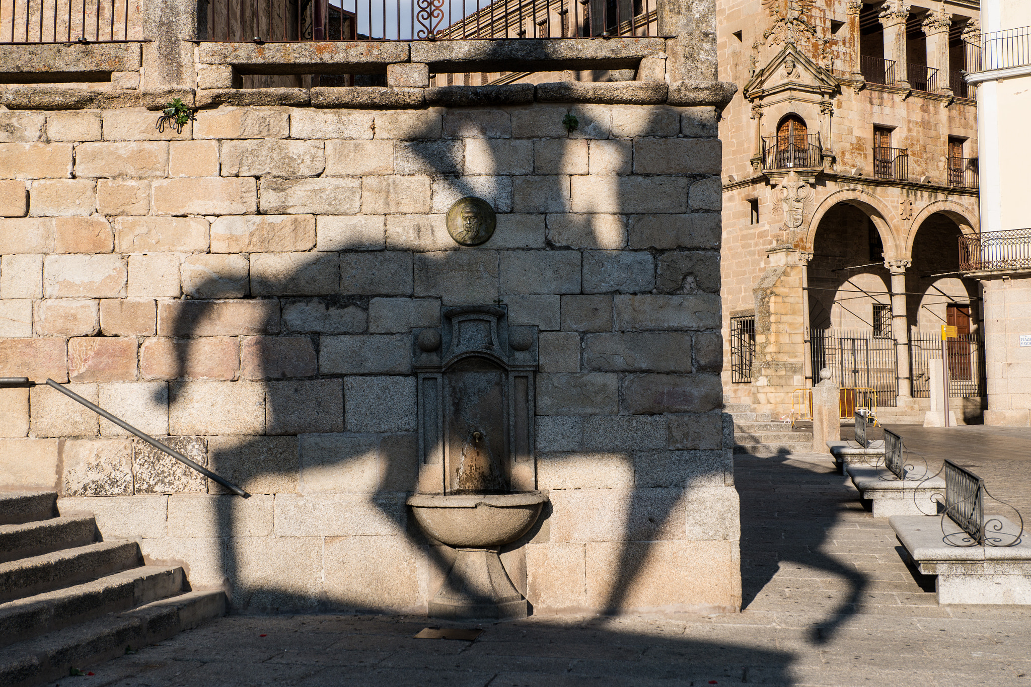 Fujifilm X-A1 sample photo. Pizarro shadow photography