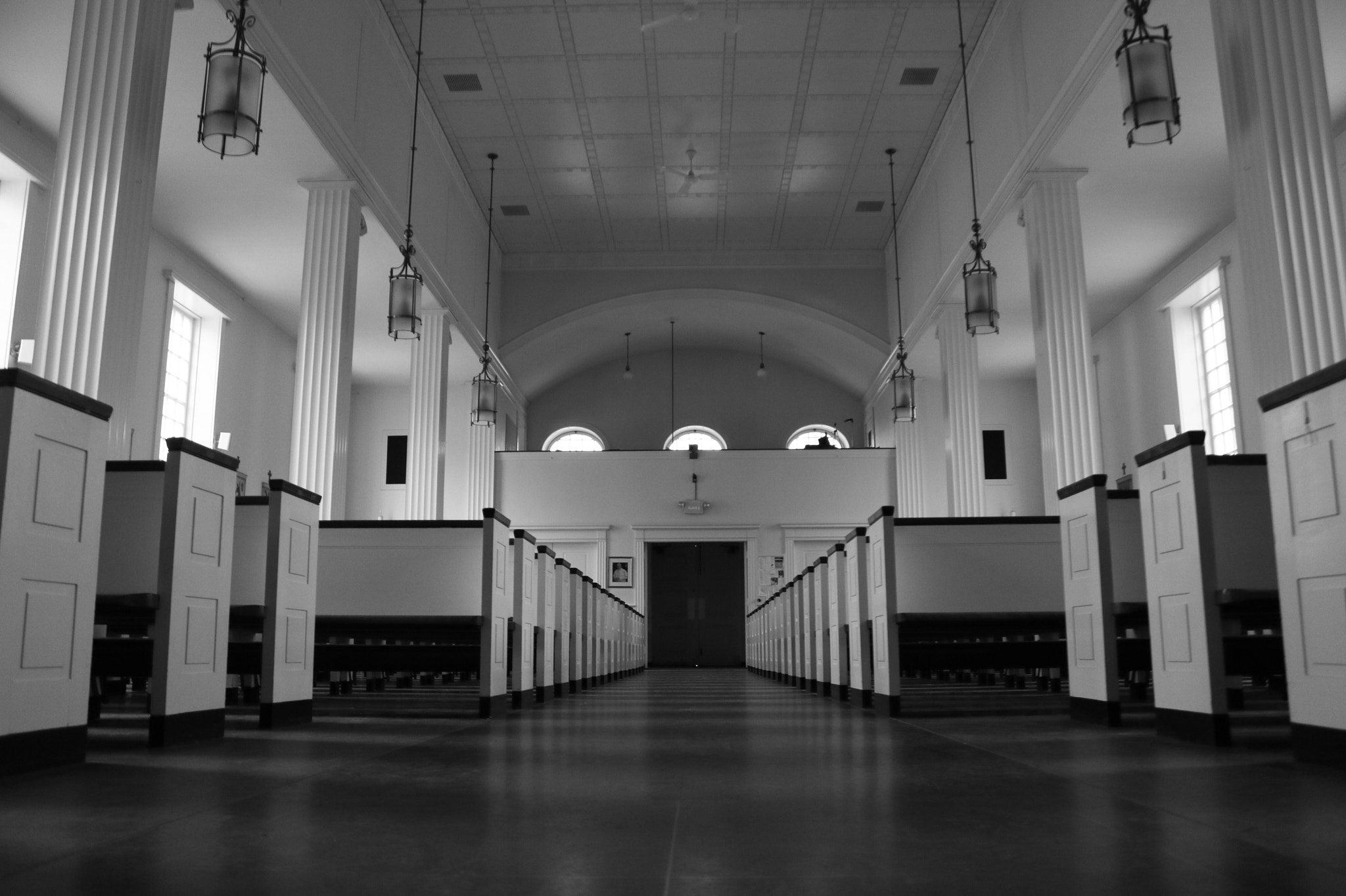 Canon EOS 750D (EOS Rebel T6i / EOS Kiss X8i) sample photo. Interior church photography