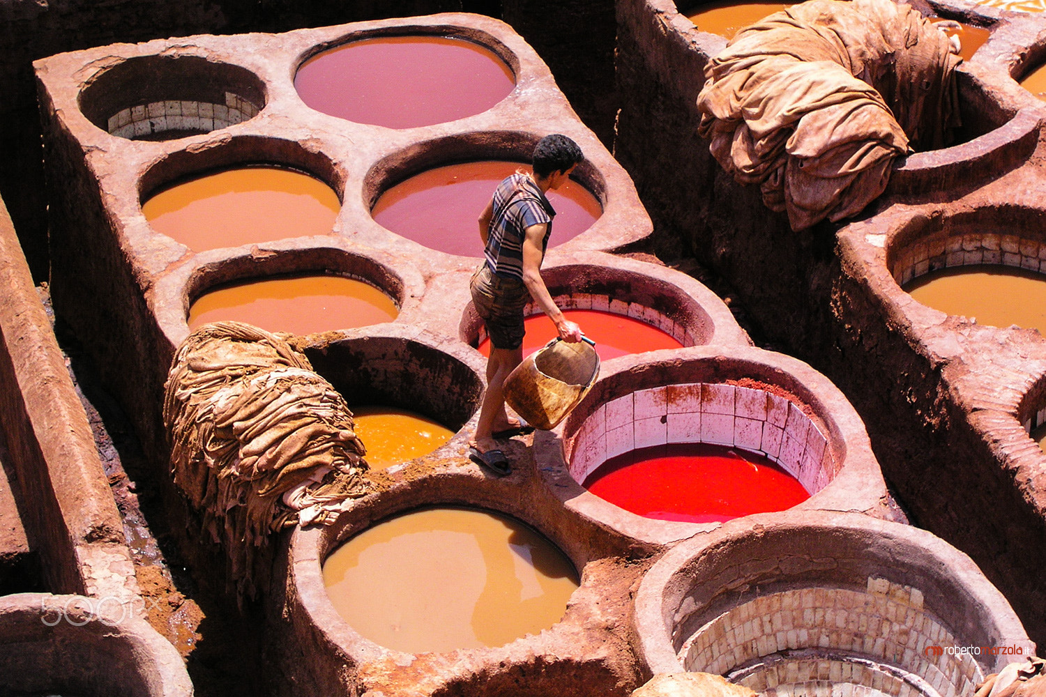 Olympus C5050Z sample photo. The thousand colors of morocco photography