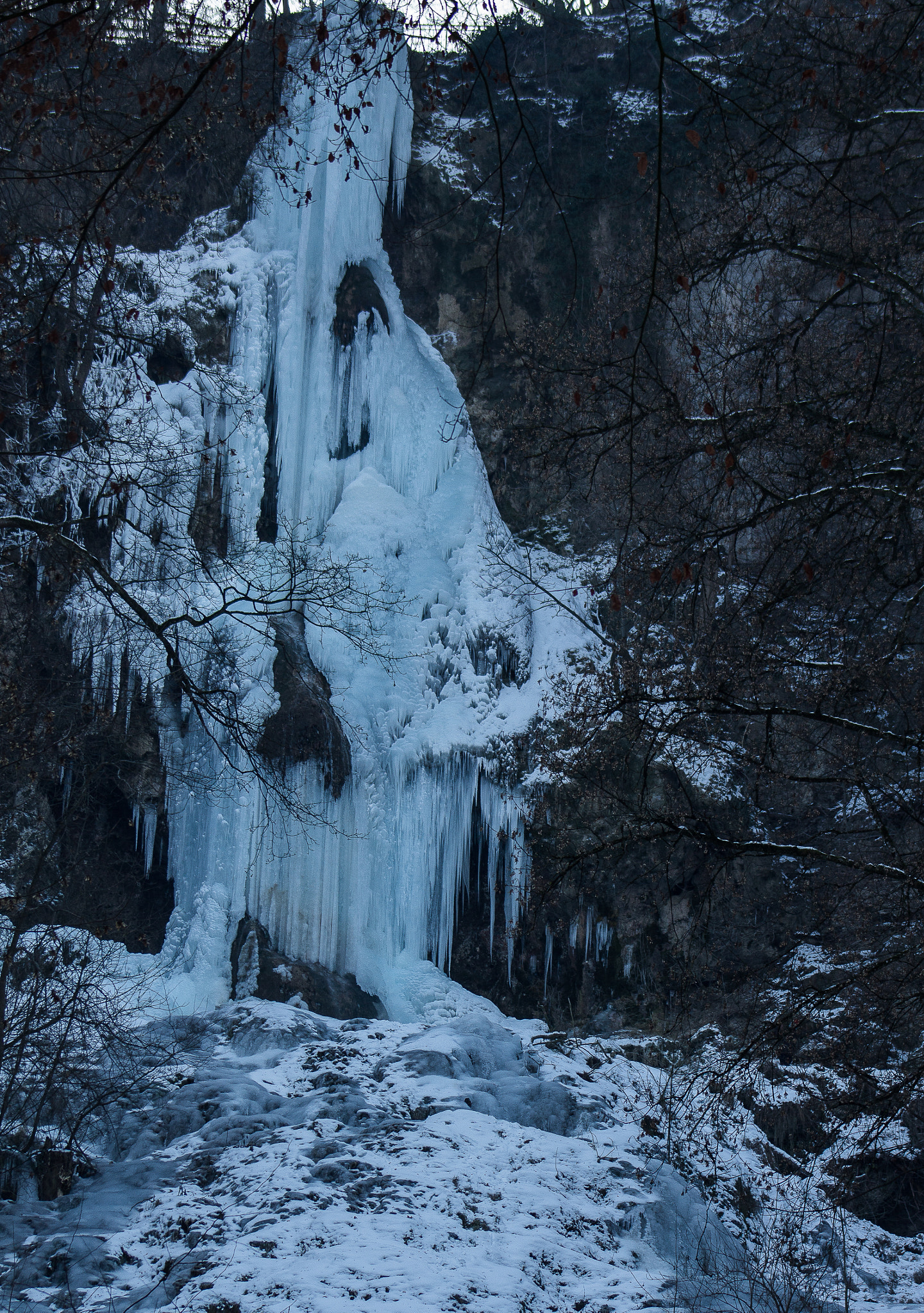Canon EF 75-300mm f/4-5.6 USM sample photo. Bad urach falls frozen in time photography