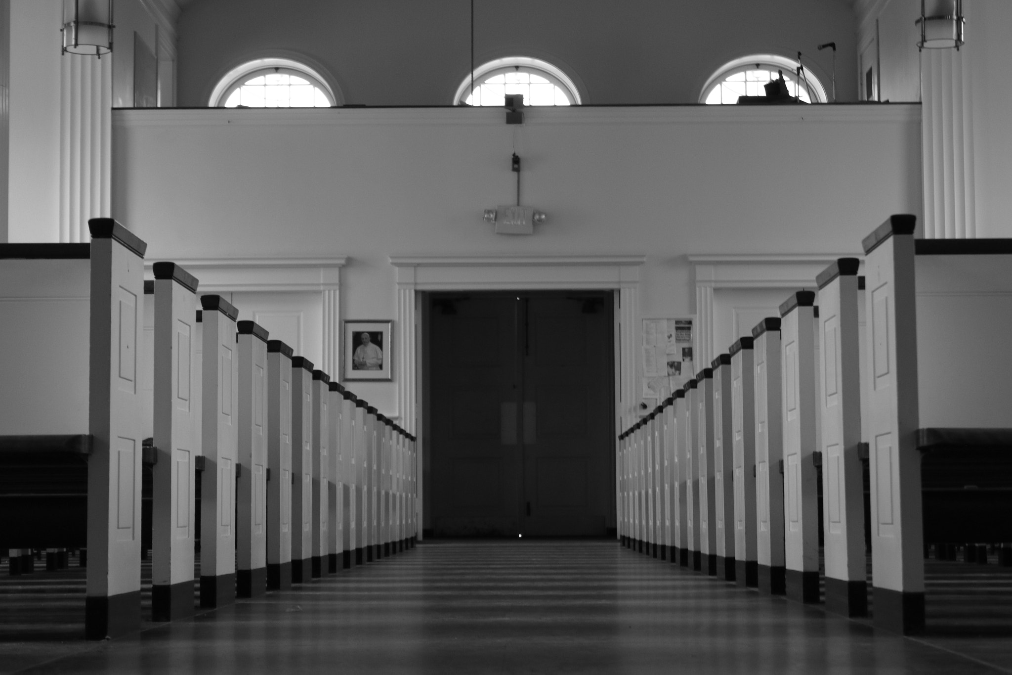Canon EOS 750D (EOS Rebel T6i / EOS Kiss X8i) sample photo. Black and white lines photography