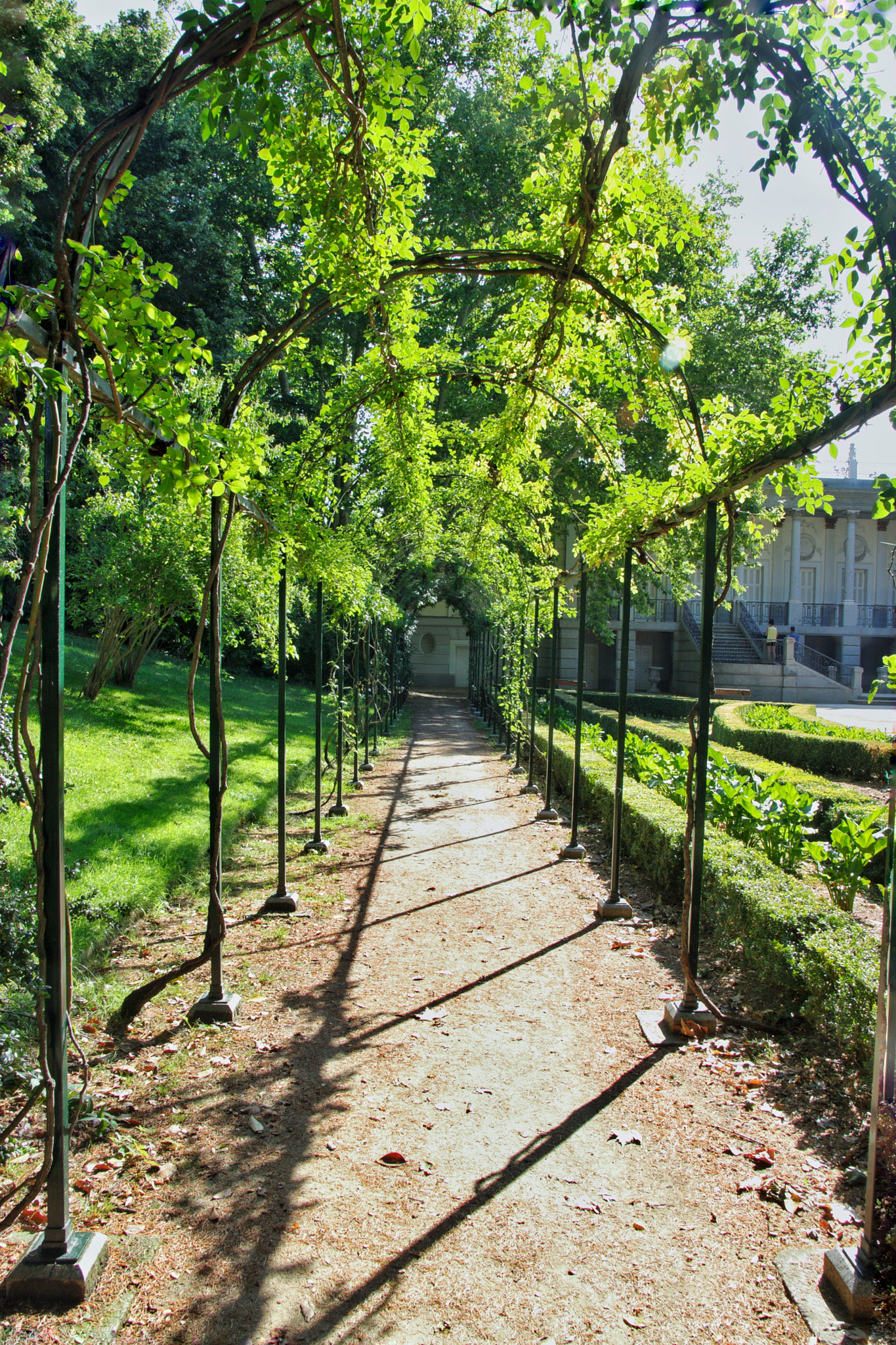 Canon 17-50mm sample photo. Parque de el capricho en madrid photography