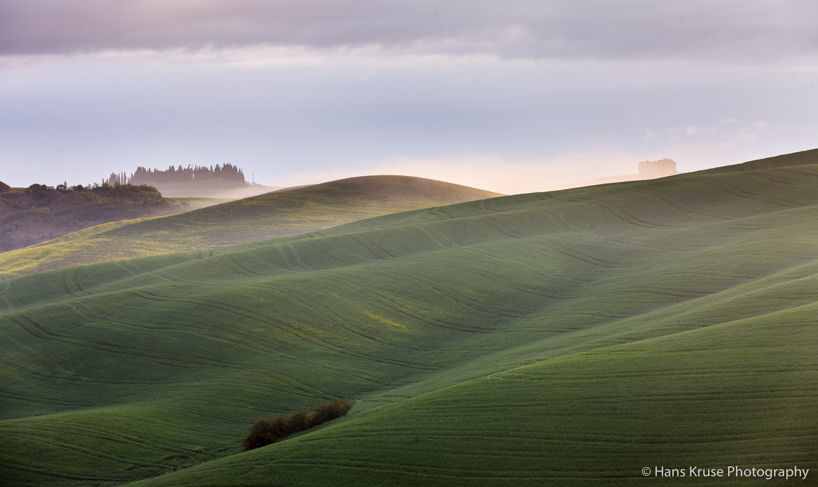 Canon EOS-1Ds Mark III sample photo. Rolling hills in morning mist photography
