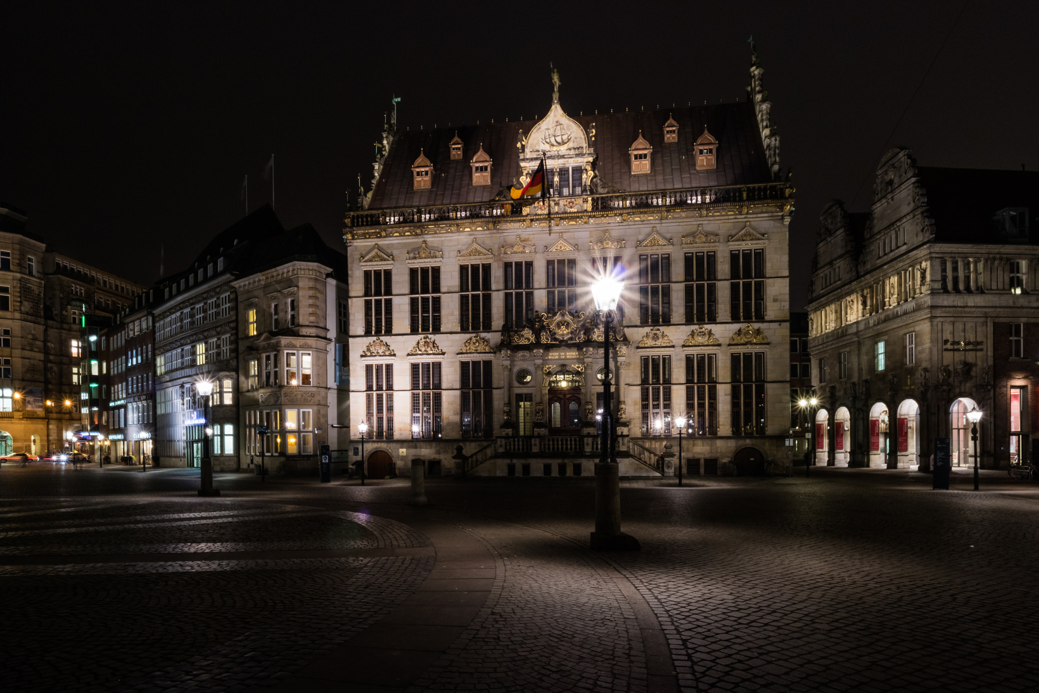Canon EF-M 11-22mm F4-5.6 IS STM sample photo. Bremen by night photography