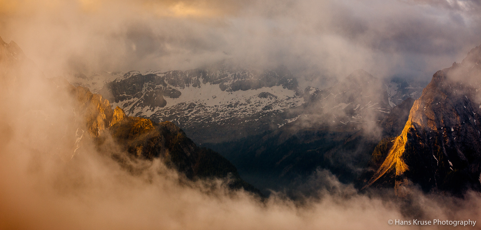 Canon EOS-1Ds Mark III + Canon EF 70-200mm F2.8L IS II USM sample photo. Morning light in the mountains photography