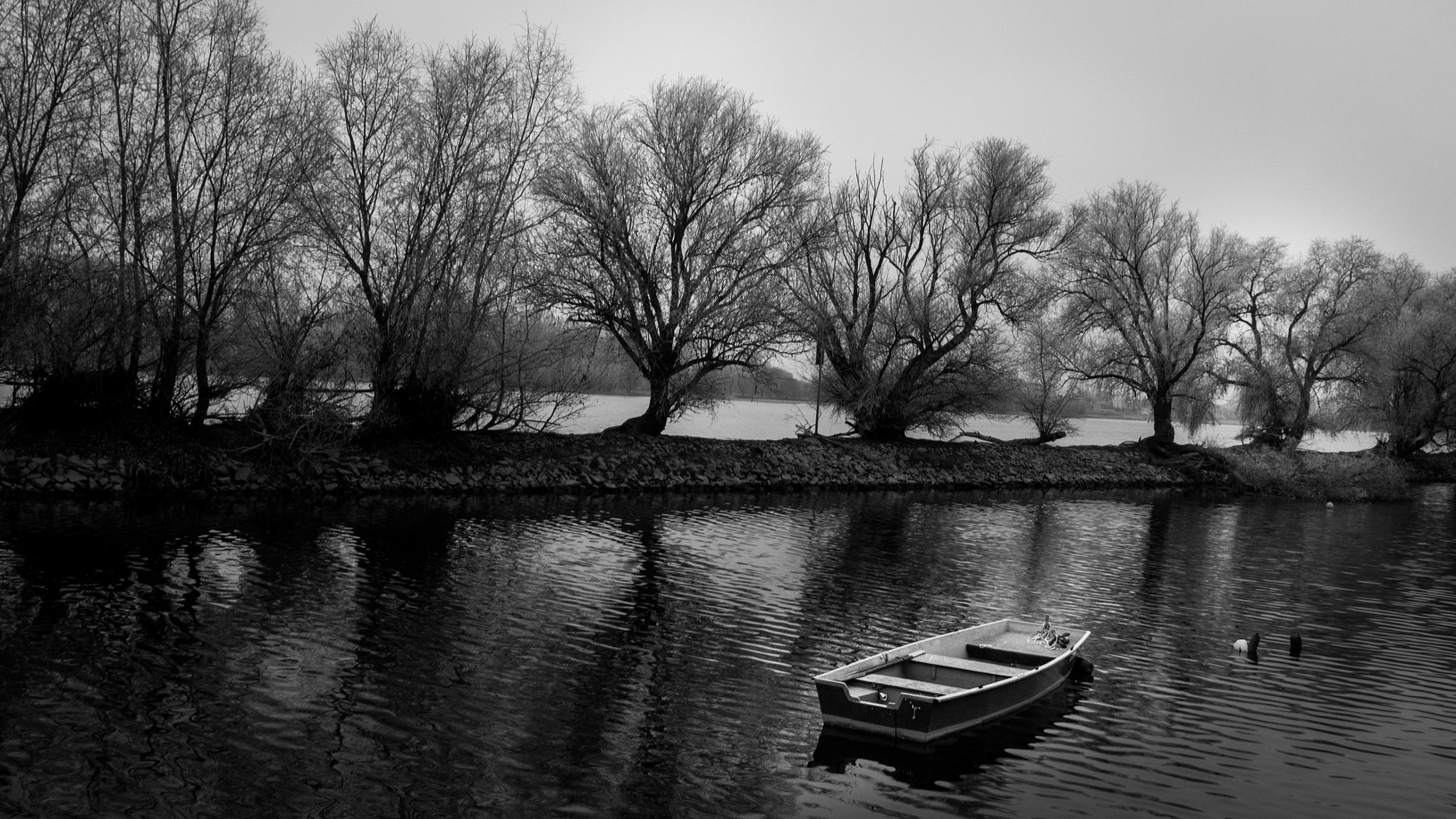 Samsung NX300 + Samsung NX 18-55mm F3.5-5.6 OIS sample photo. Lonely boat photography