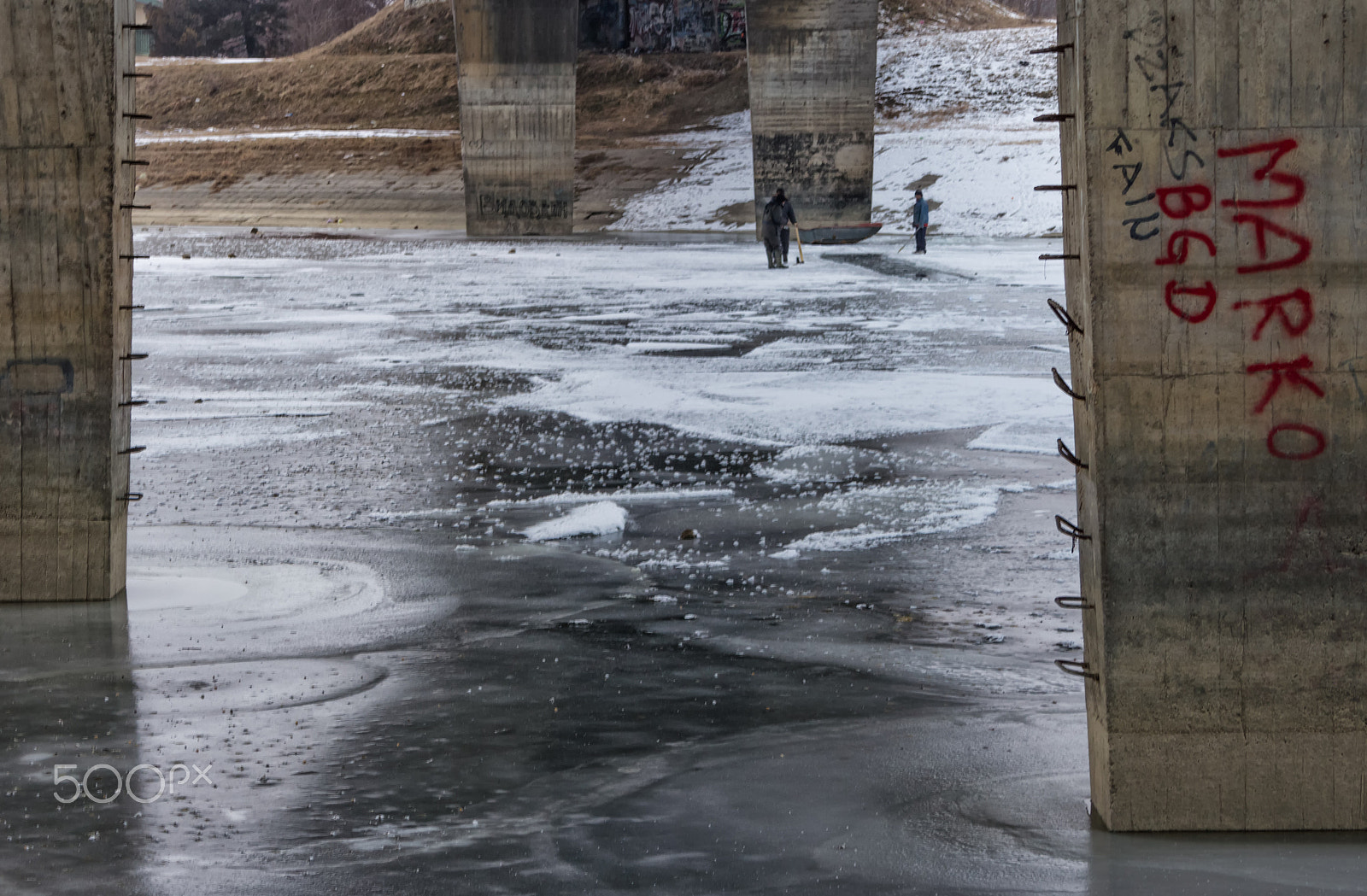 Canon EF-S 18-55mm F3.5-5.6 II sample photo. Winter fishing photography