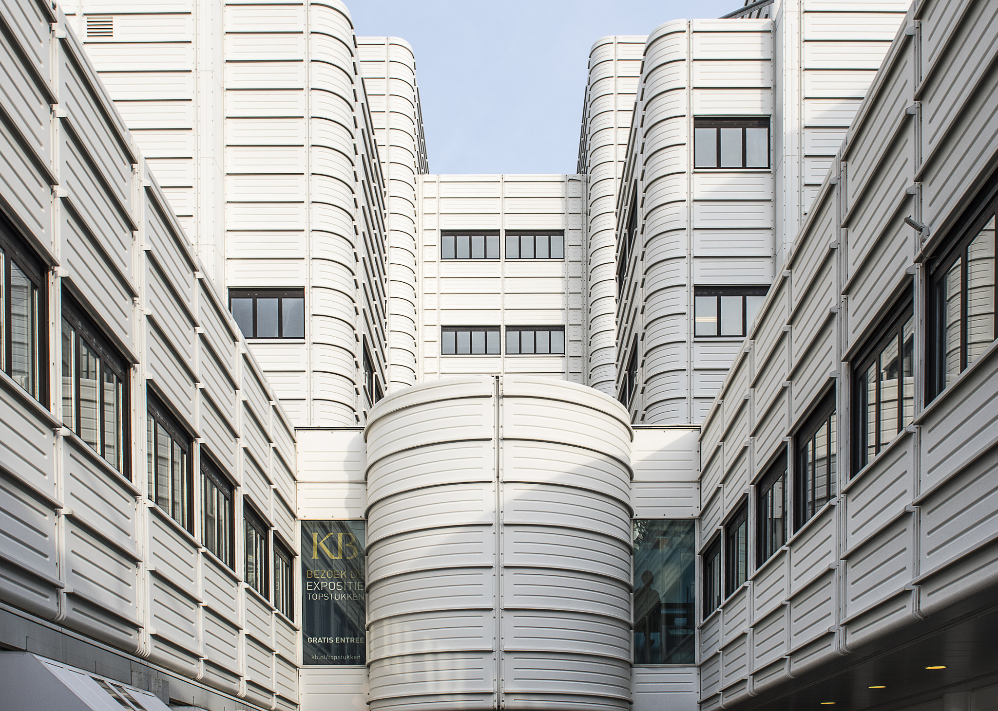 Nikon AF-S Nikkor 24-70mm F2.8G ED sample photo. White building photography
