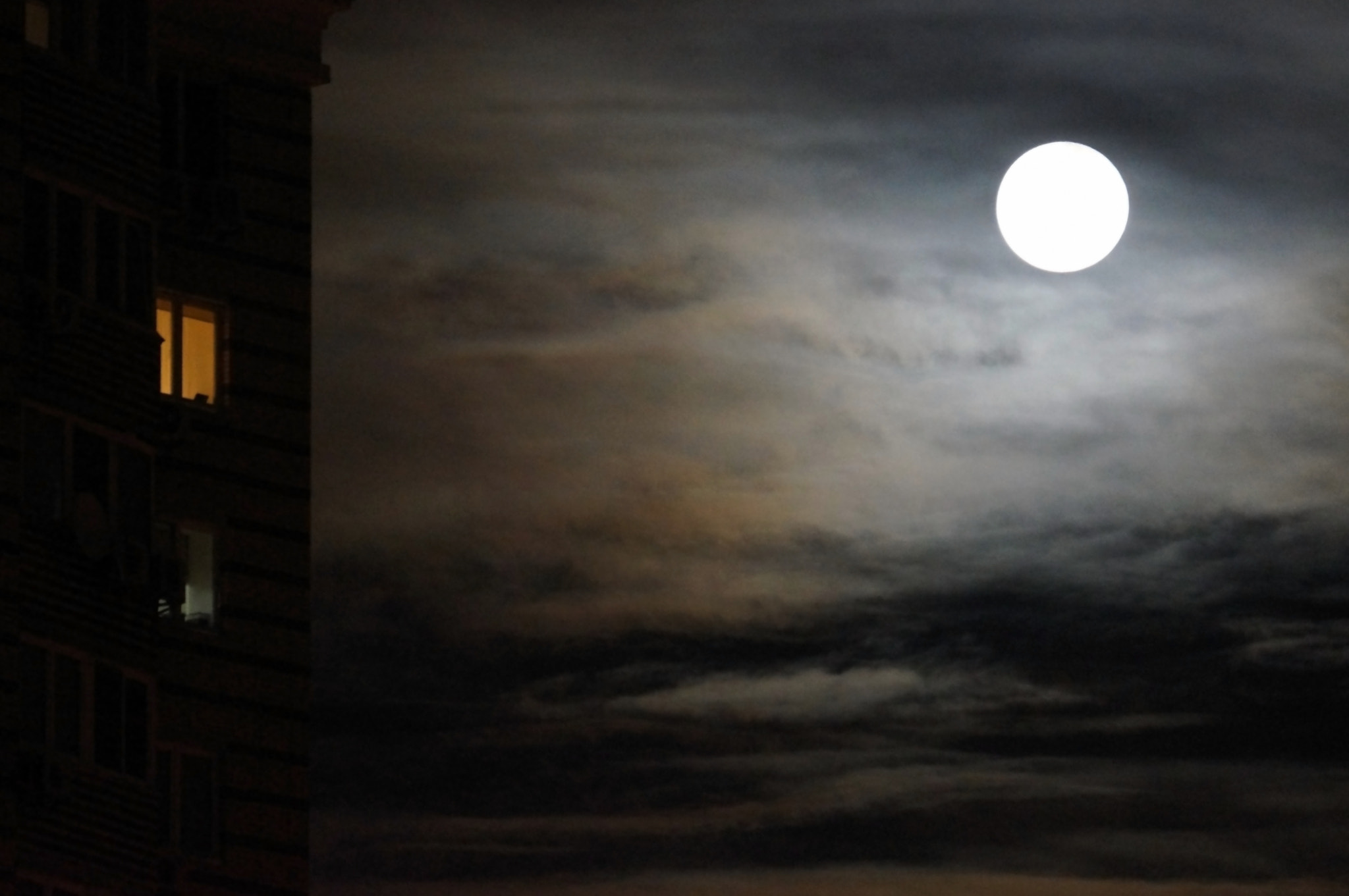 Sony E 55-210mm F4.5-6.3 OSS sample photo. Cold moon photography