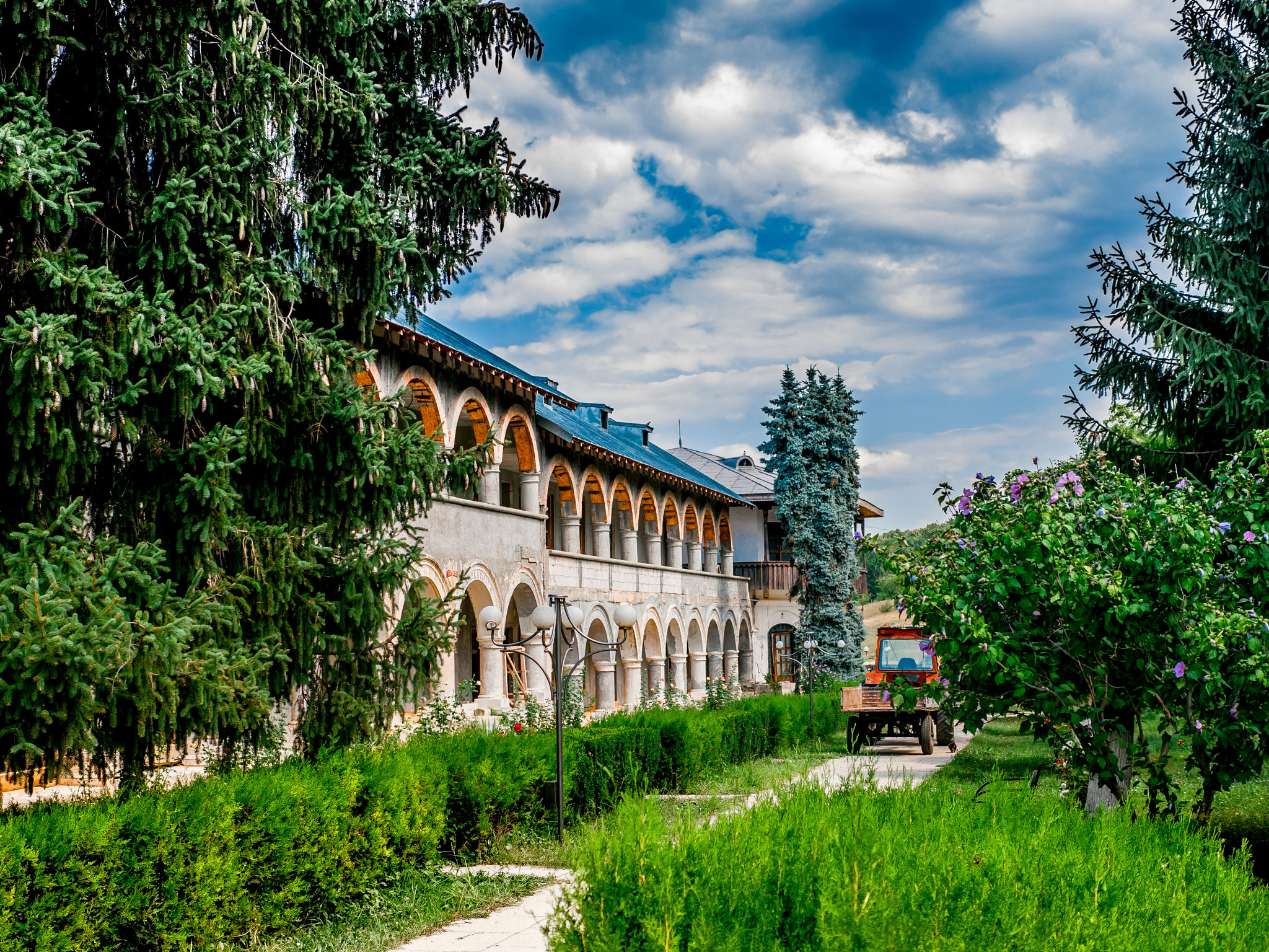 Panasonic Lumix DMC-GH1 sample photo. Full summer bloom at the monastery photography