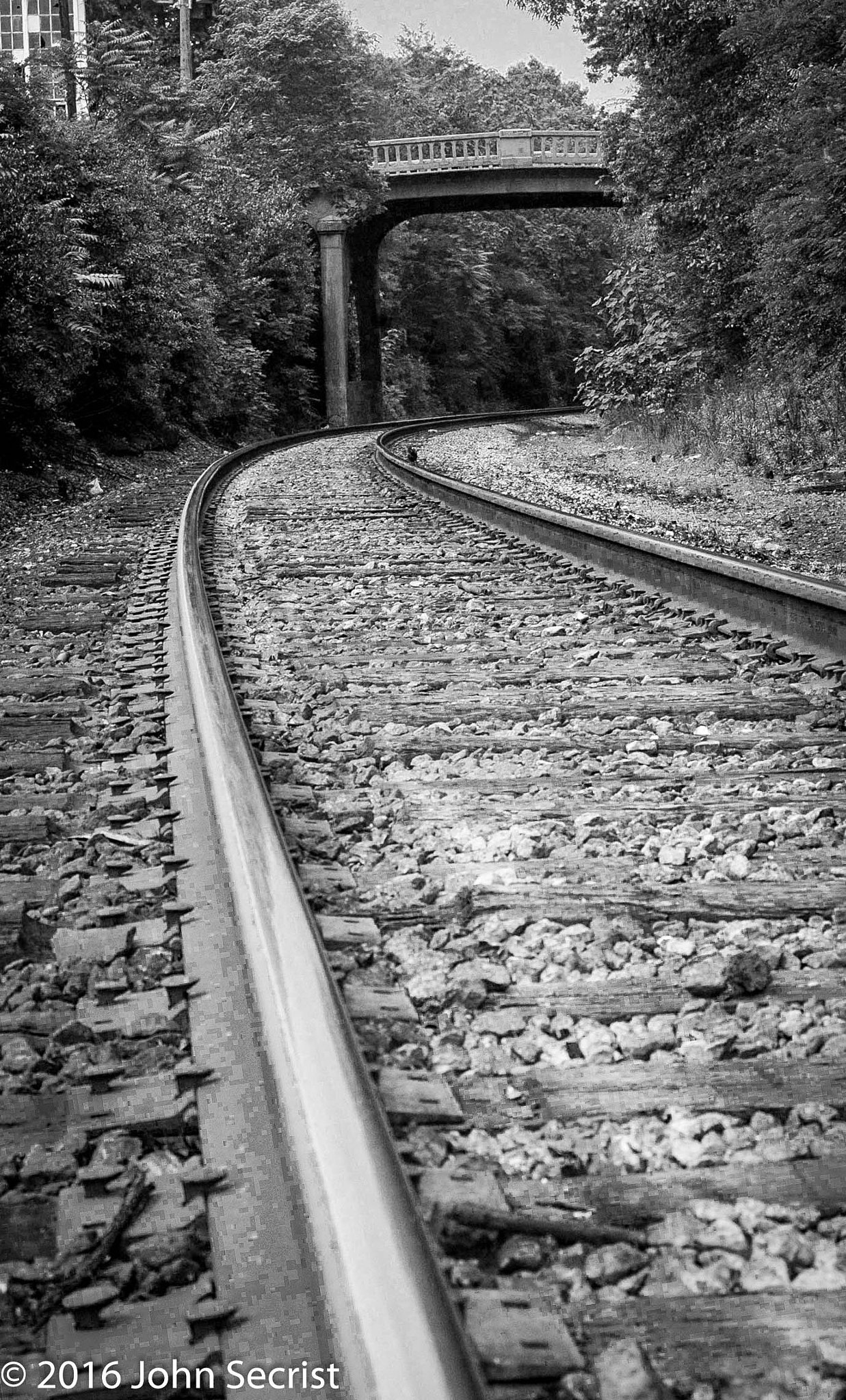 AF Zoom-Nikkor 24-120mm f/3.5-5.6D IF sample photo. Empty tracks photography