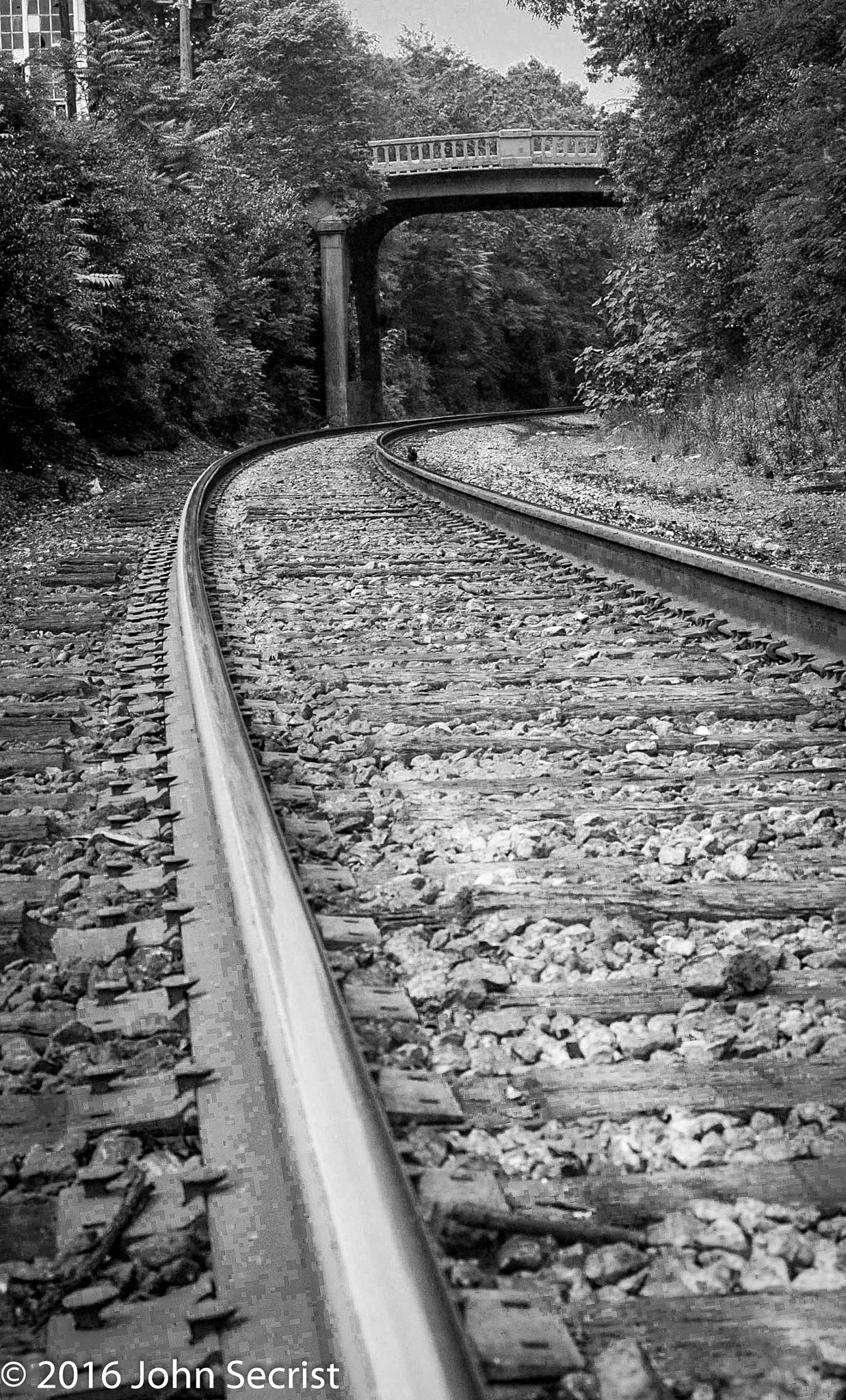 Nikon D70 + AF Zoom-Nikkor 24-120mm f/3.5-5.6D IF sample photo. Empty tracks photography