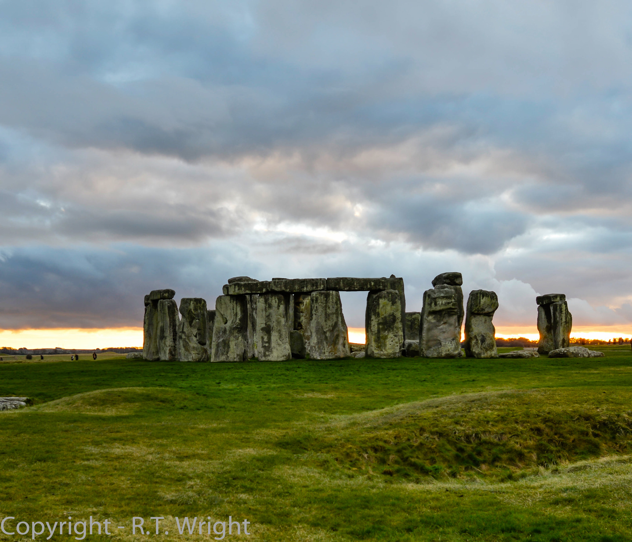 Nikon D800E + Nikon AF-S Nikkor 24mm F1.4G ED sample photo. Stonehenge at dusk photography