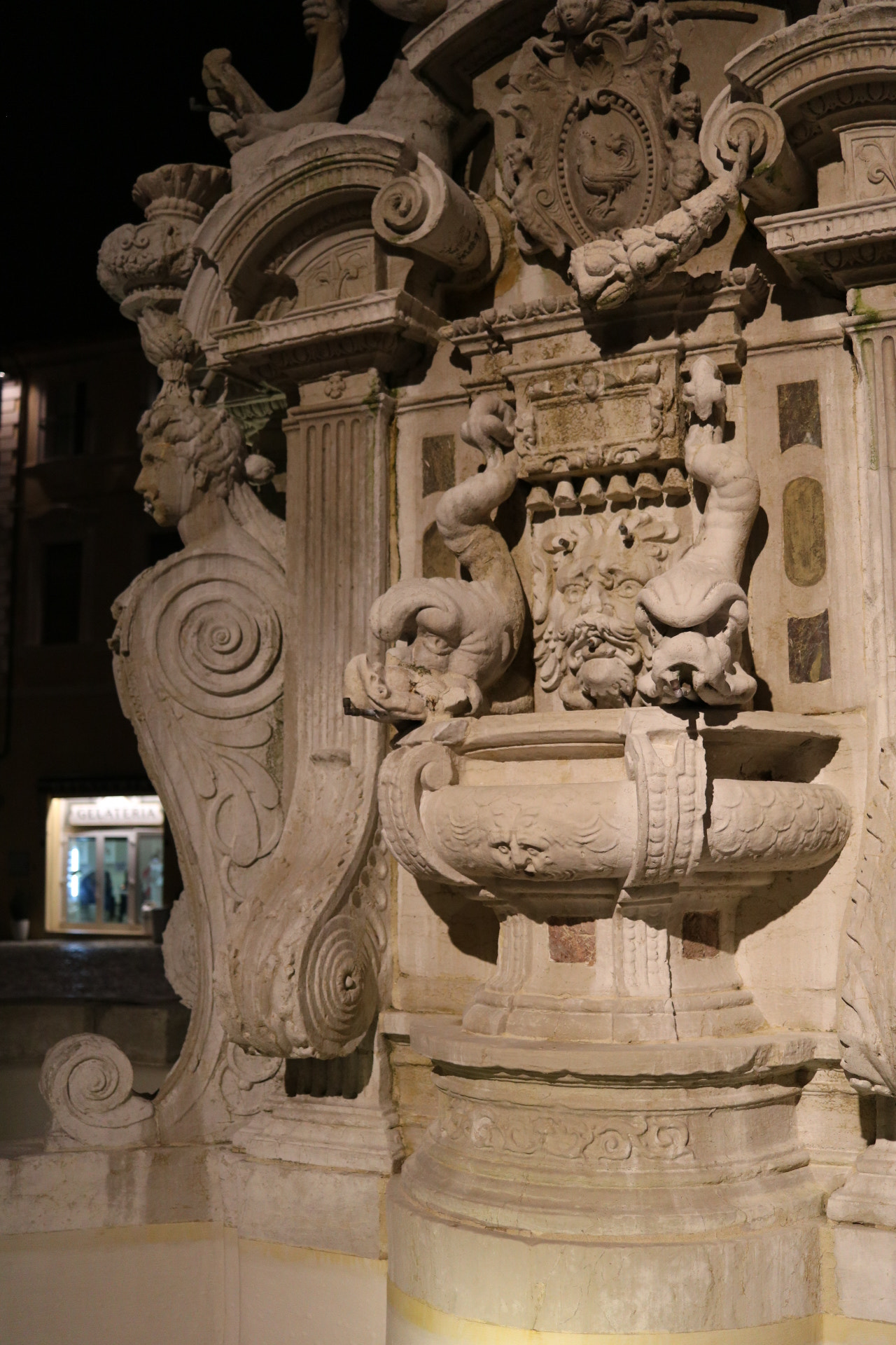 Canon EF-S 24mm F2.8 STM sample photo. Masini fountain. photography