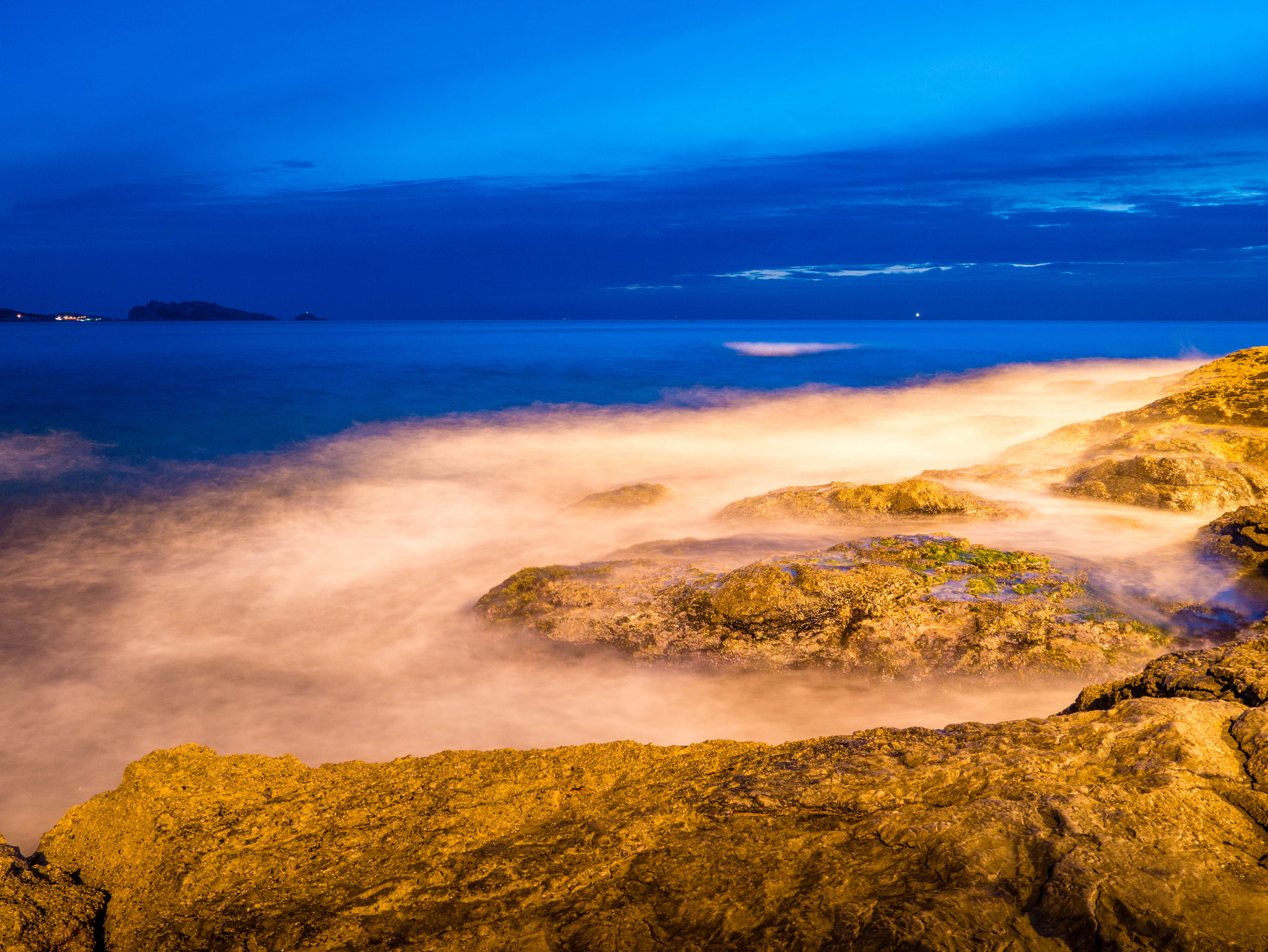 Panasonic Lumix DMC-G7 sample photo. Evening waves photography