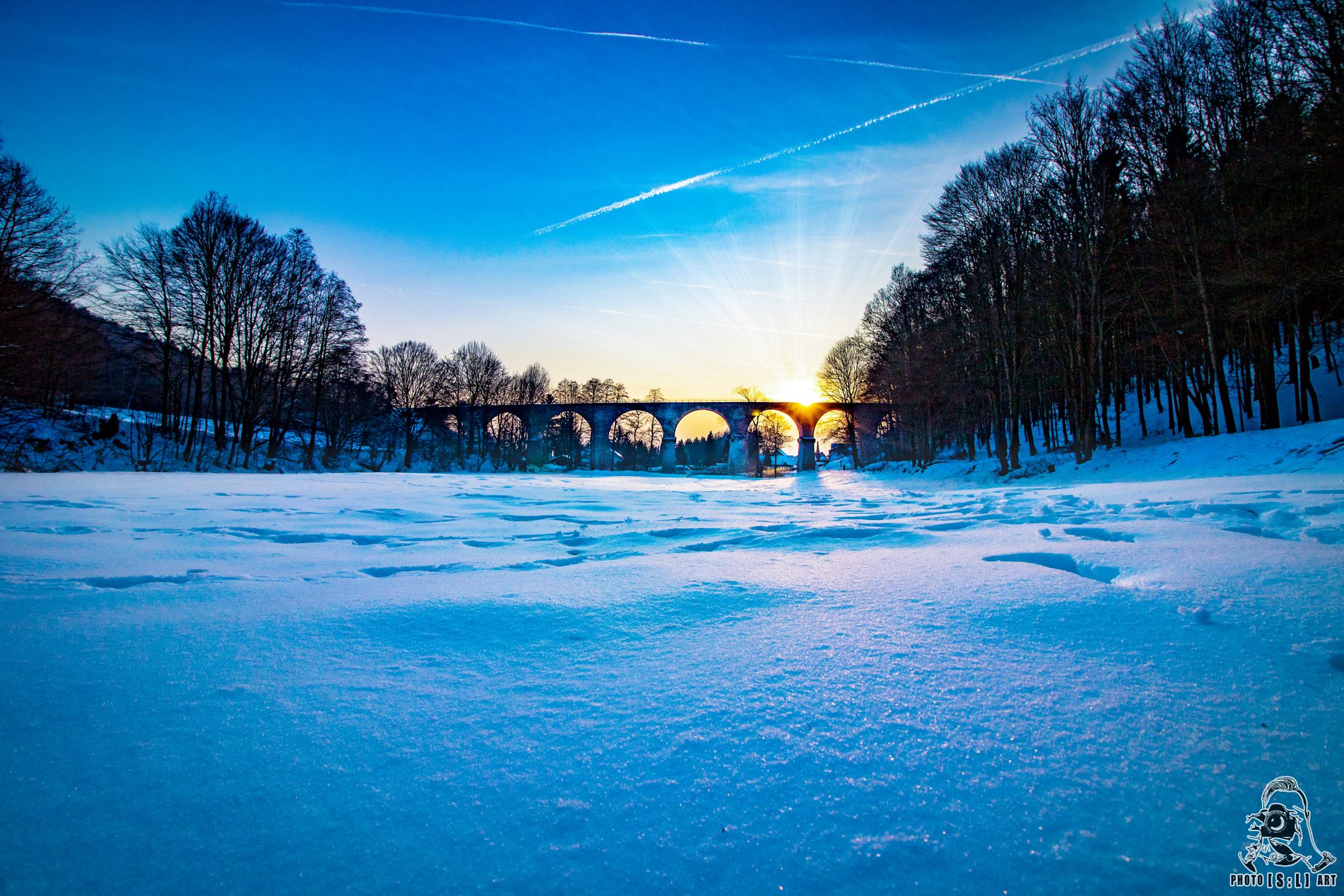 Canon EOS 760D (EOS Rebel T6s / EOS 8000D) sample photo. Sun behind the viadukt photography
