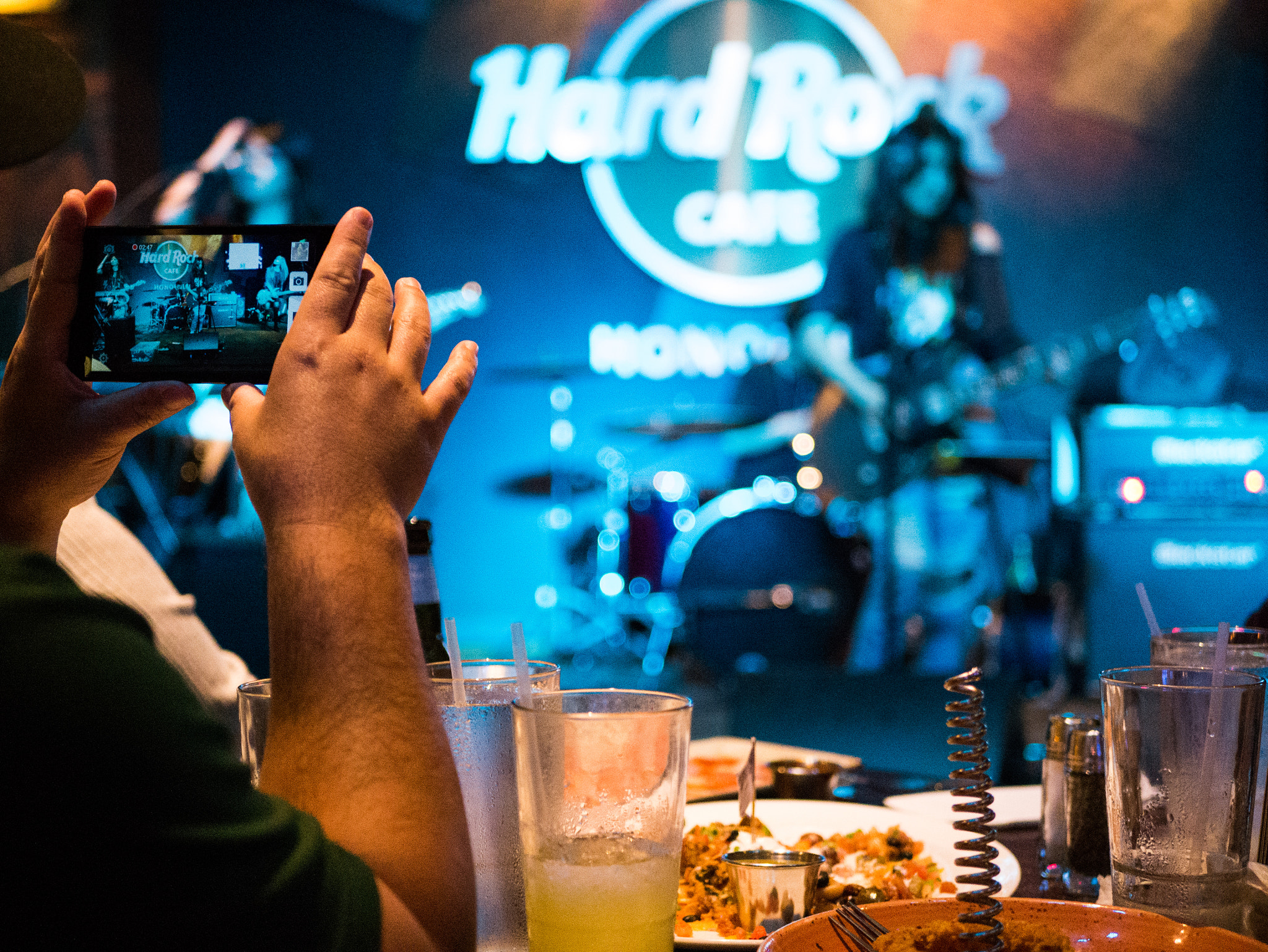 Panasonic Lumix DMC-G7 + LUMIX G 25/F1.7 sample photo. Emke - hard rock cafe - 1-8-17 photography