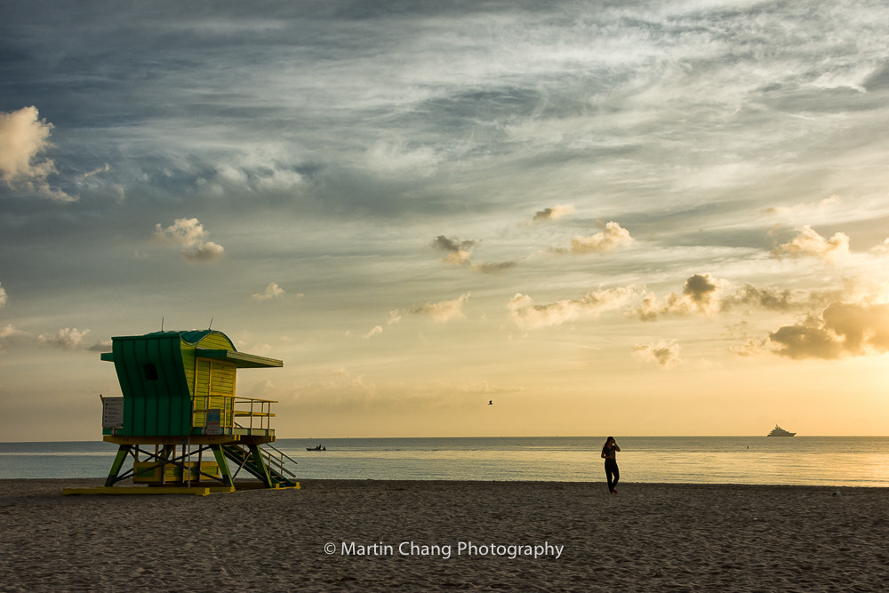 Nikon AF-S Nikkor 24-120mm F4G ED VR sample photo. Morning stroll - miami beach photography