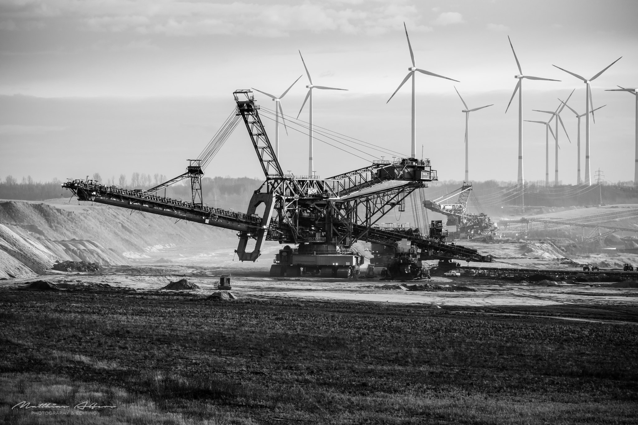 Canon EOS 750D (EOS Rebel T6i / EOS Kiss X8i) + EF75-300mm f/4-5.6 sample photo. Garzweiler bagger photography