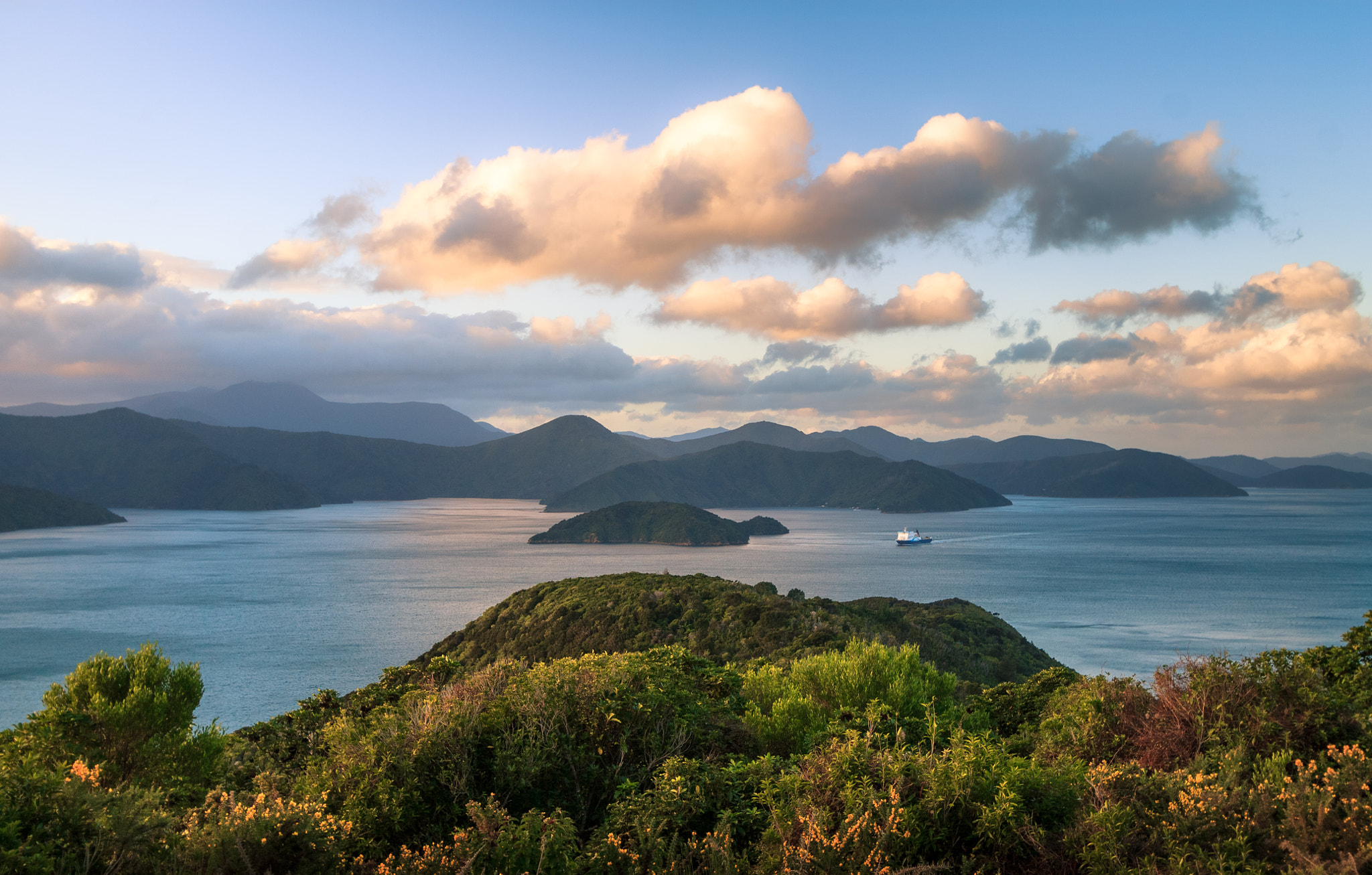 Canon EF-S 10-22mm F3.5-4.5 USM sample photo. Picton landscape photography