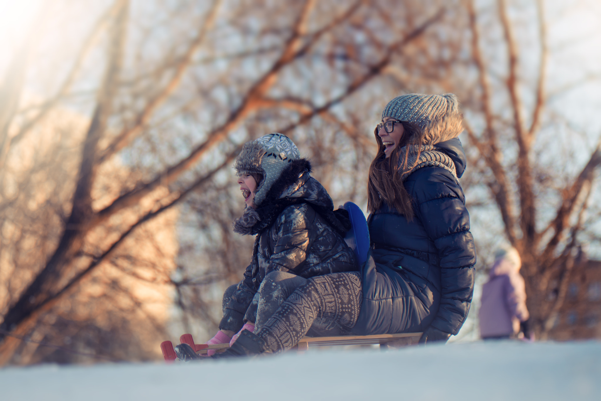 Sigma 105mm F2.8 EX DG Macro sample photo. Fun on snow photography